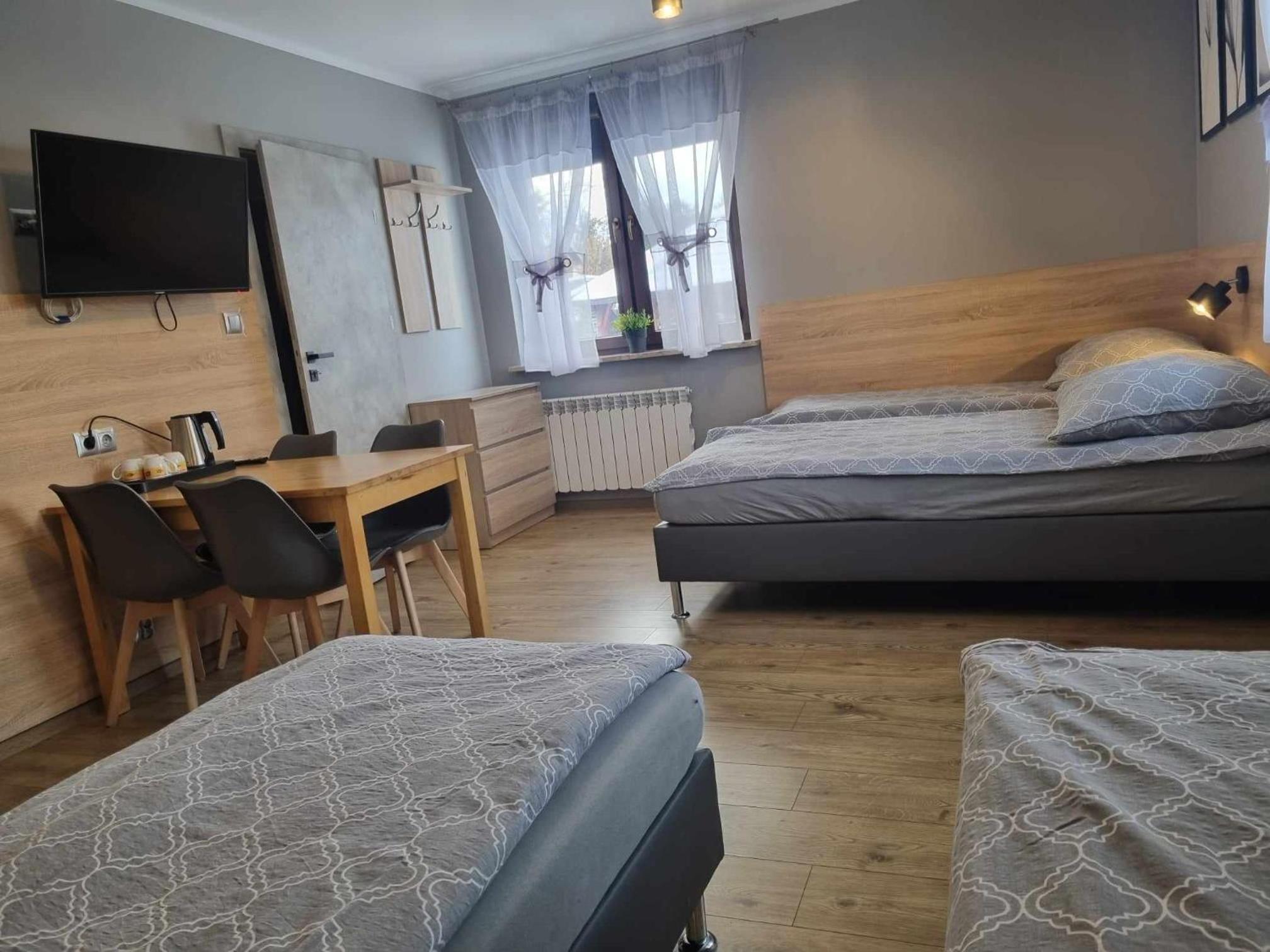 Quadruple Room with Private Bathroom - Photo 1