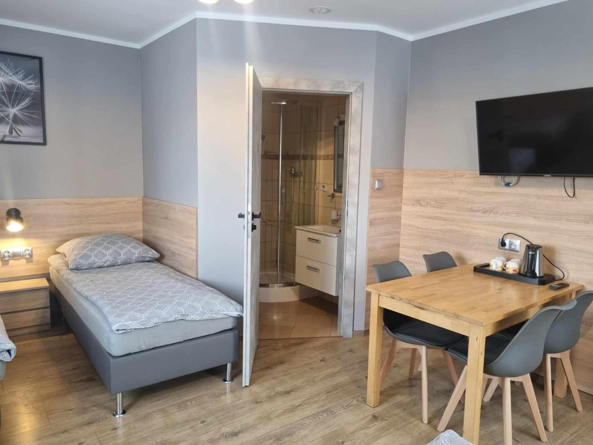 Quadruple Room with Private Bathroom - Photo 5