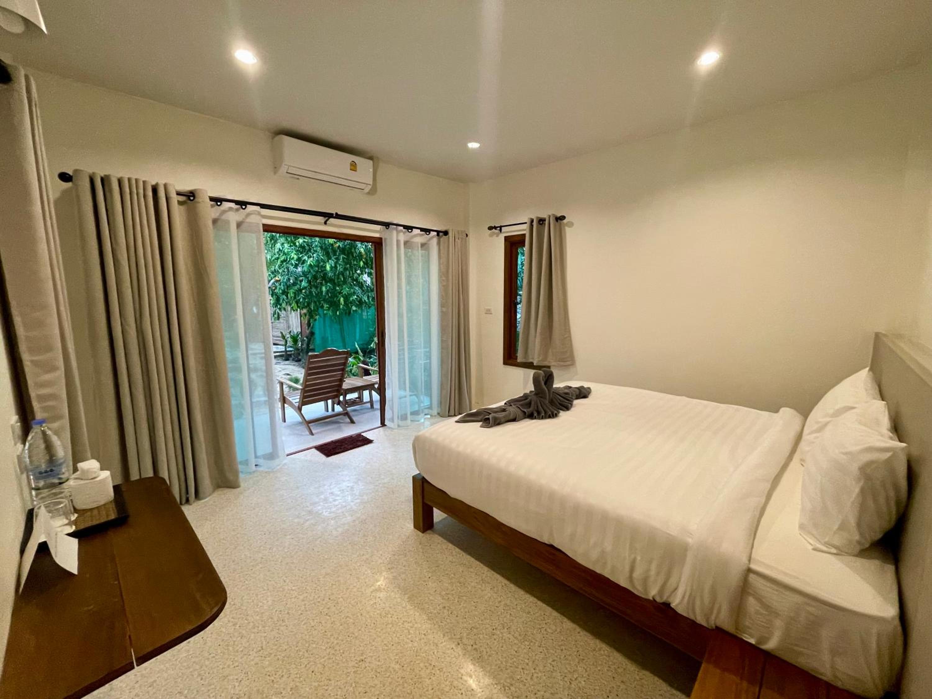 Deluxe Bungalow with Garden View