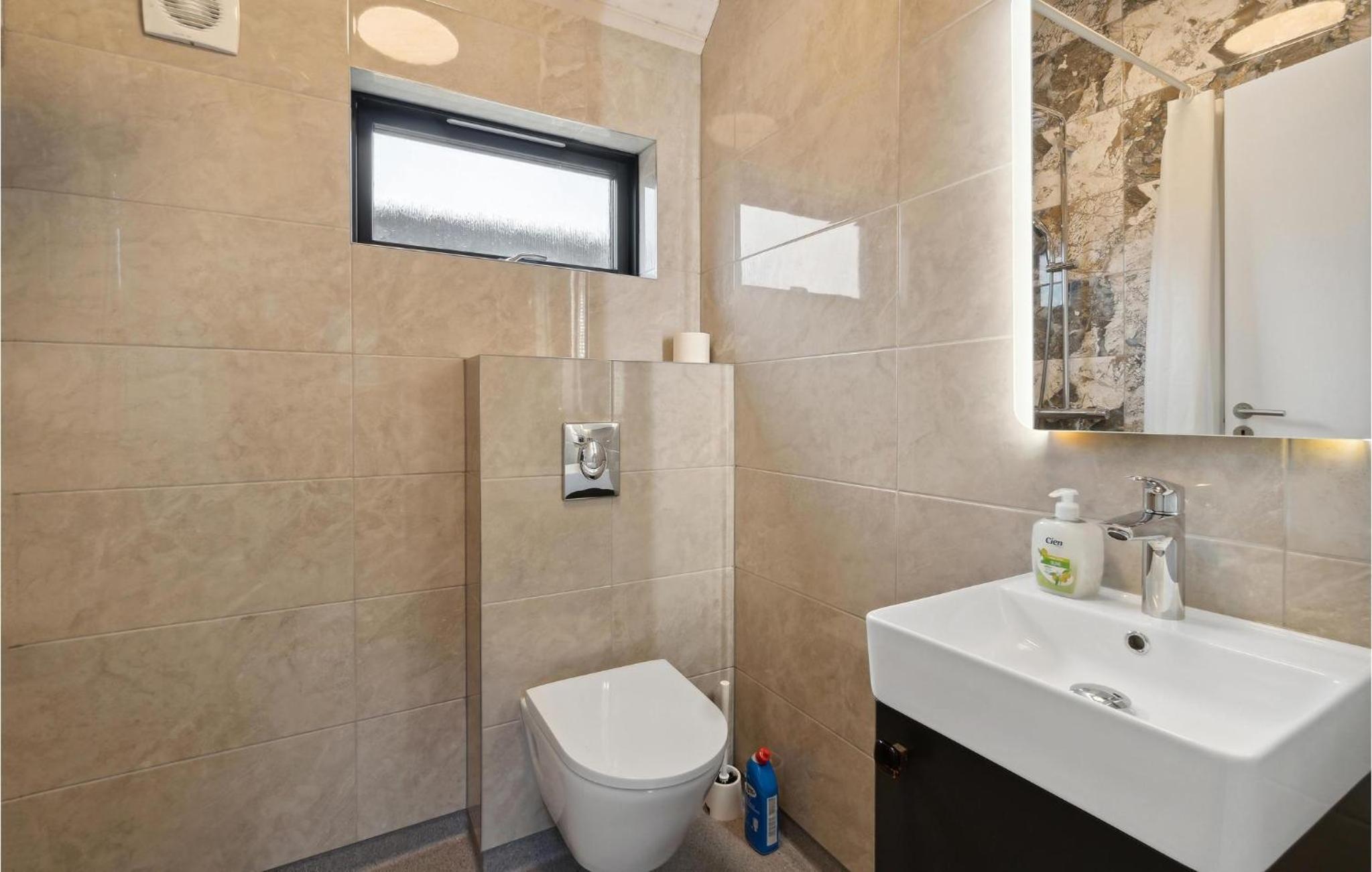One-Bedroom House photo 2