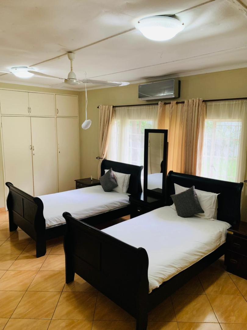Twin Room With Private Bathroom photo 2
