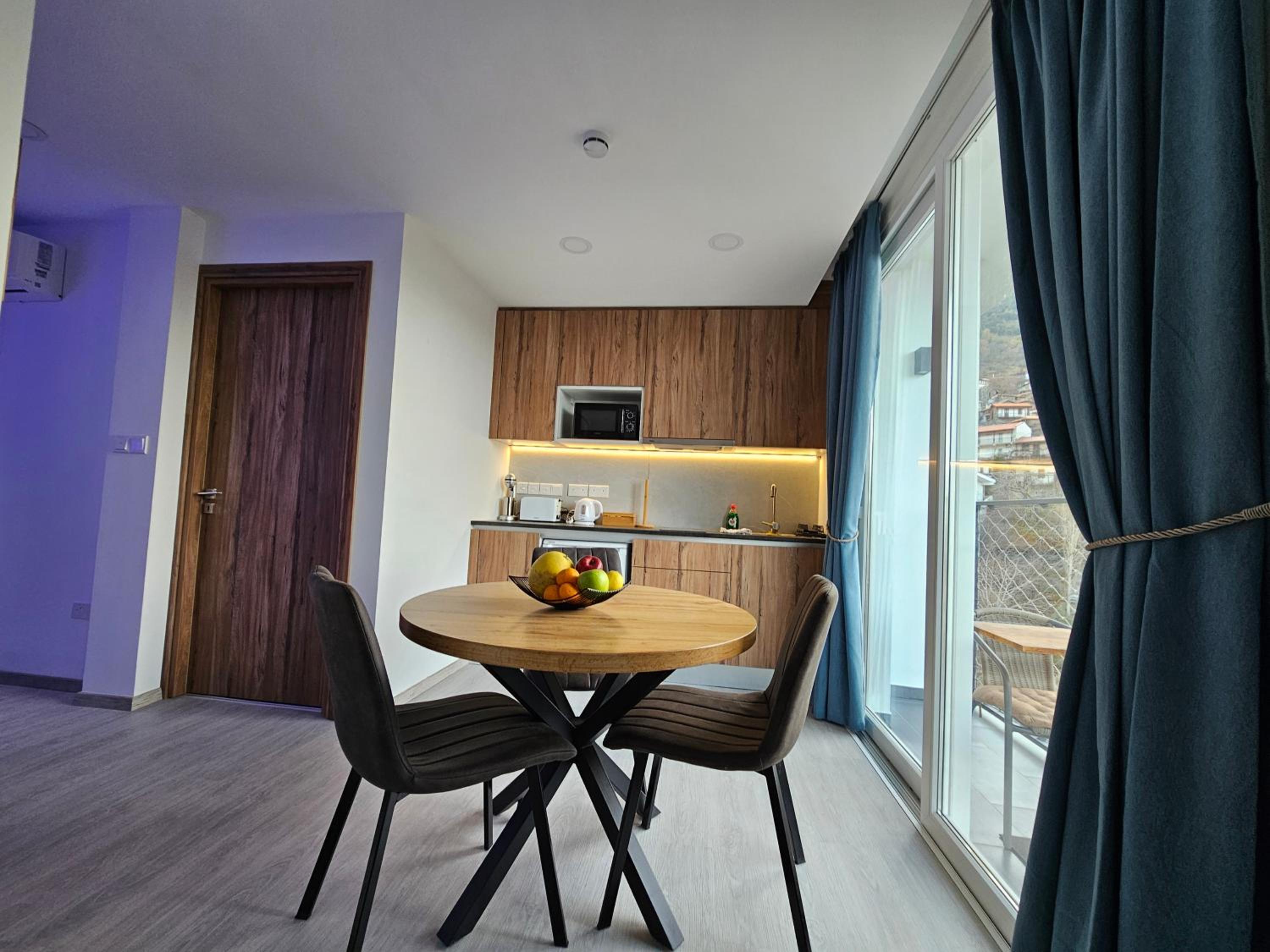 Apartment with Mountain View photo 3