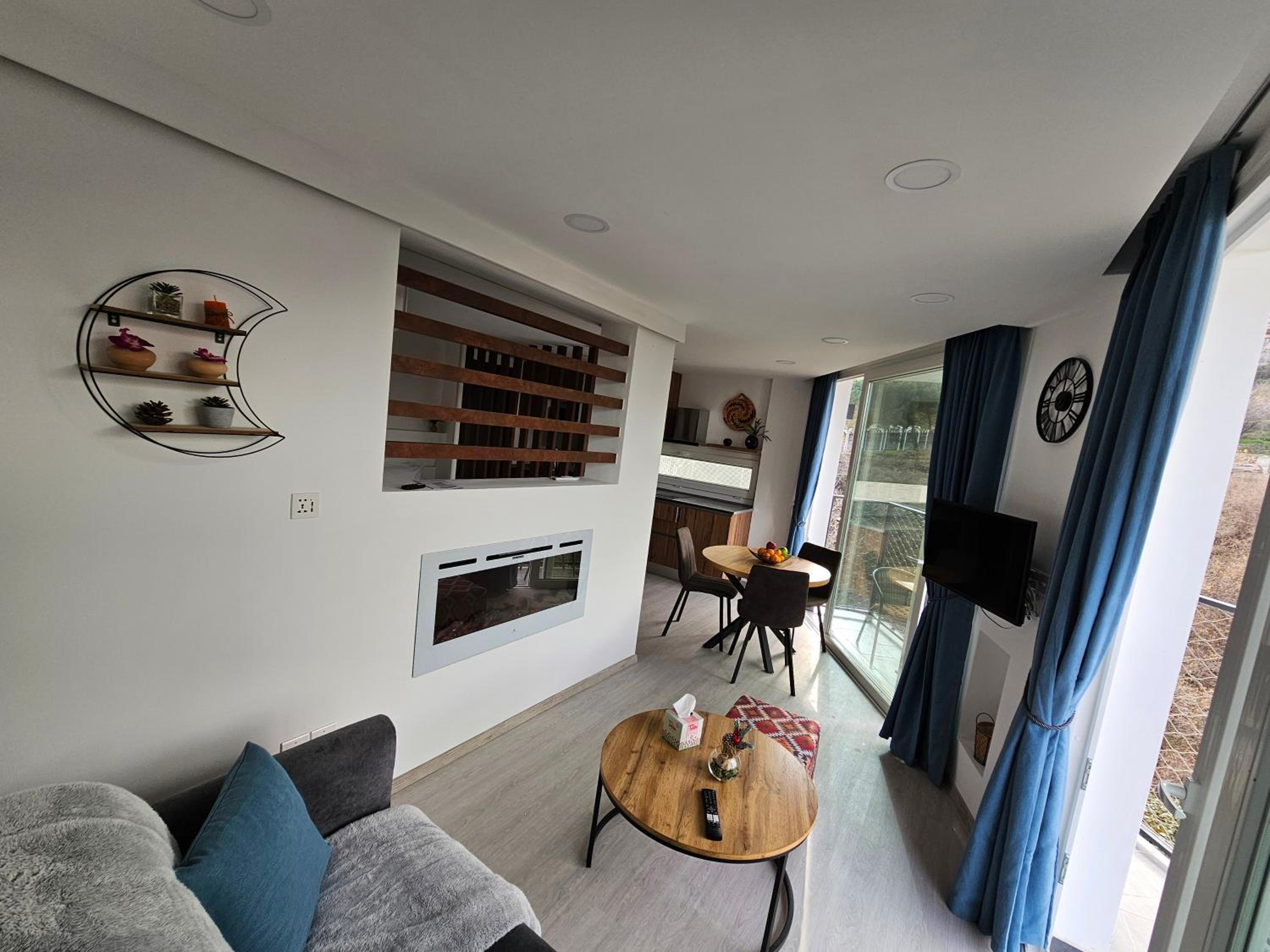 Apartment with Mountain View photo 2
