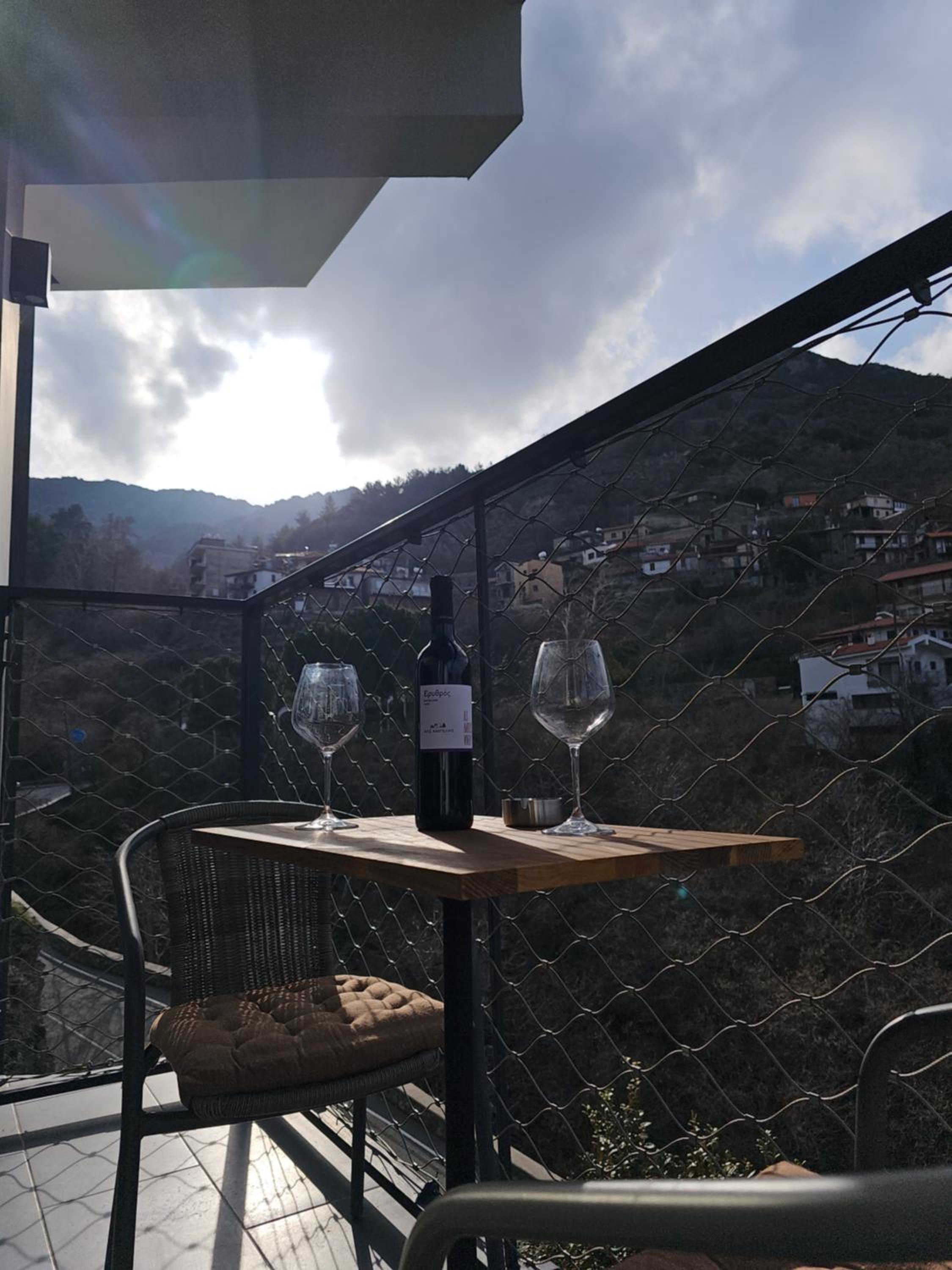 Apartment with Mountain View photo 3