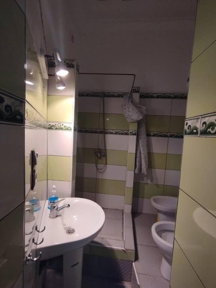 Single Room with Private Bathroom photo 1