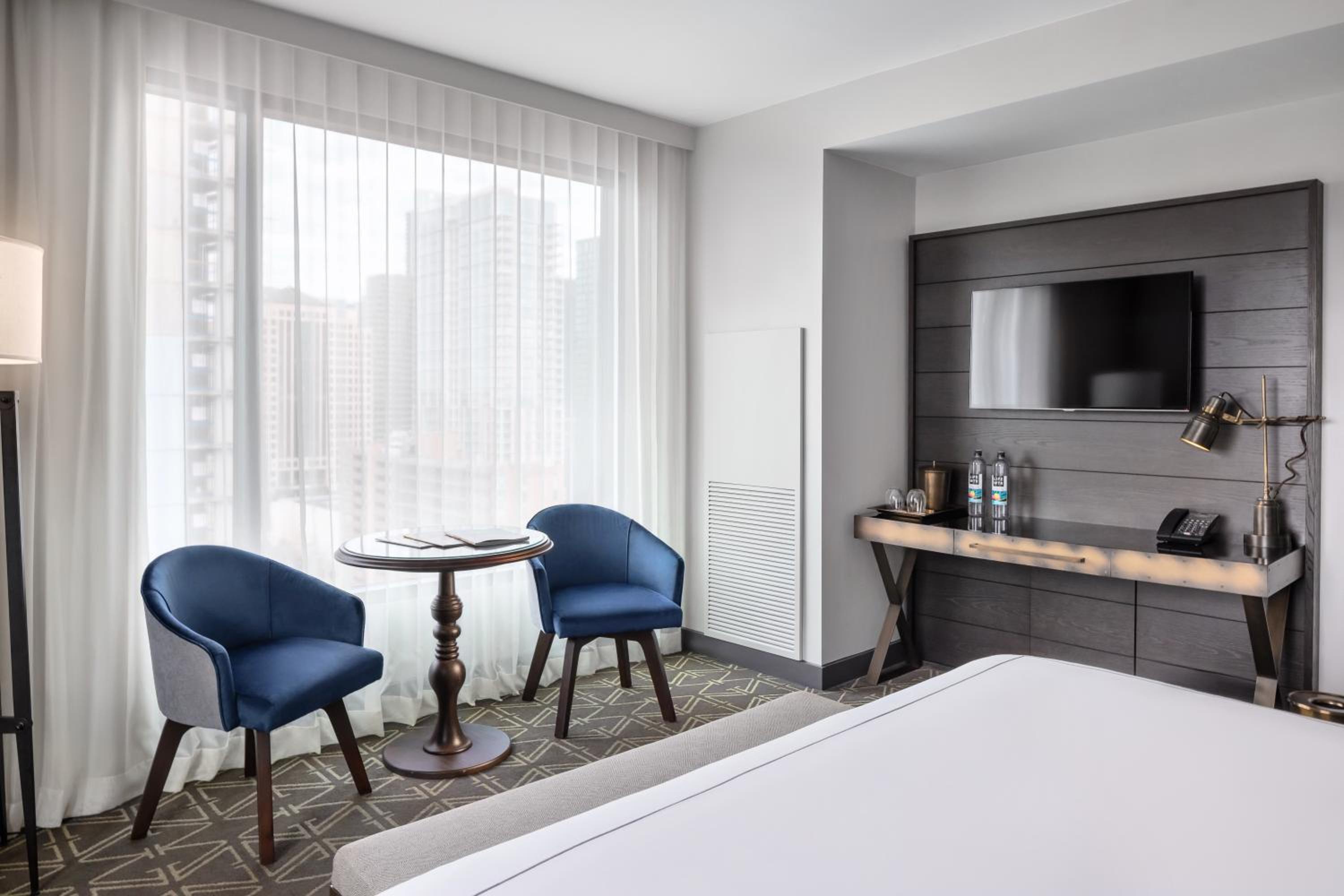 High Story King Room with One King Bed (Non Smoking)