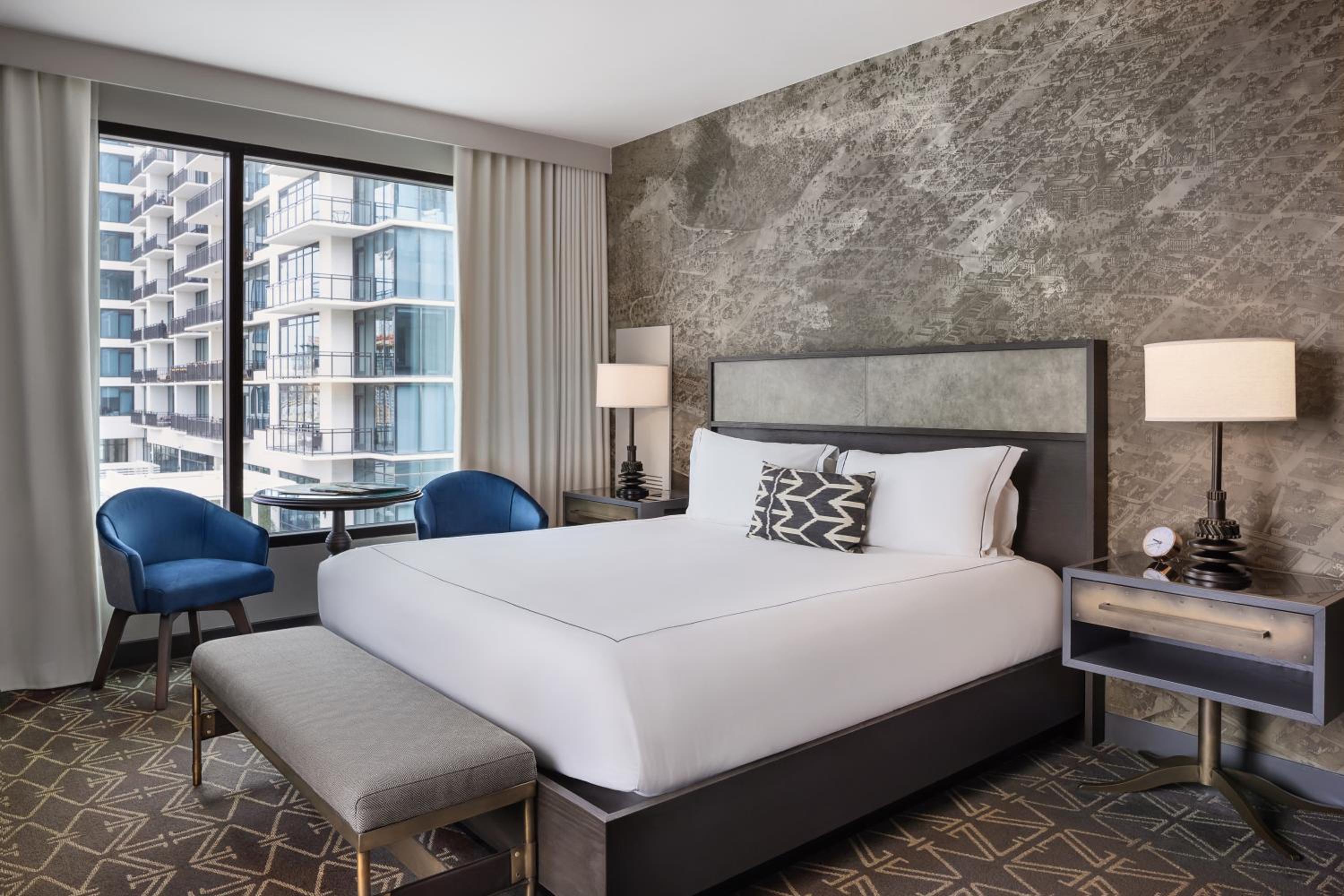 Junior Suite with One King Bed and Spa Access (Non Smoking)