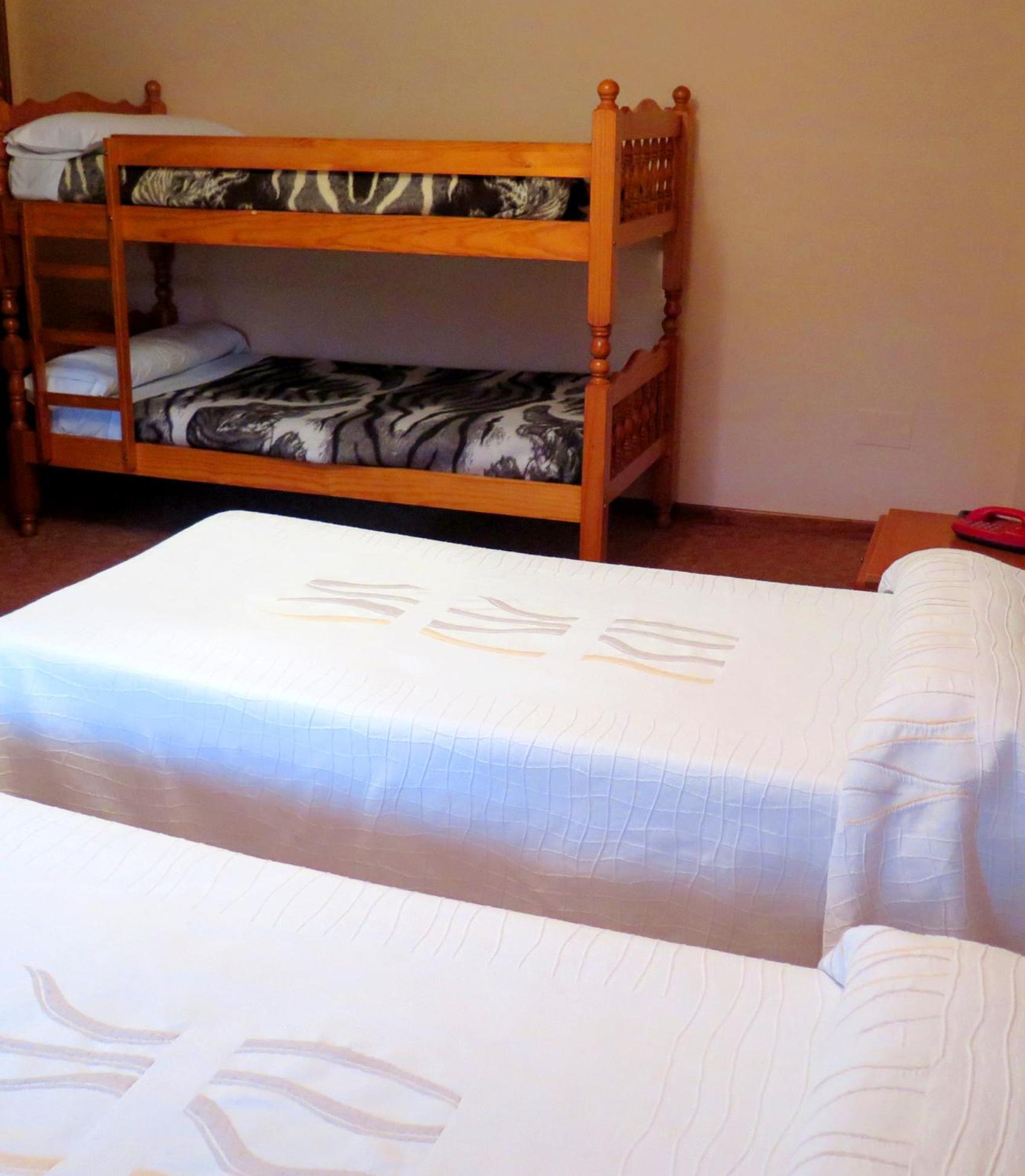 Quadruple Room with Private Bathroom - Photo 1