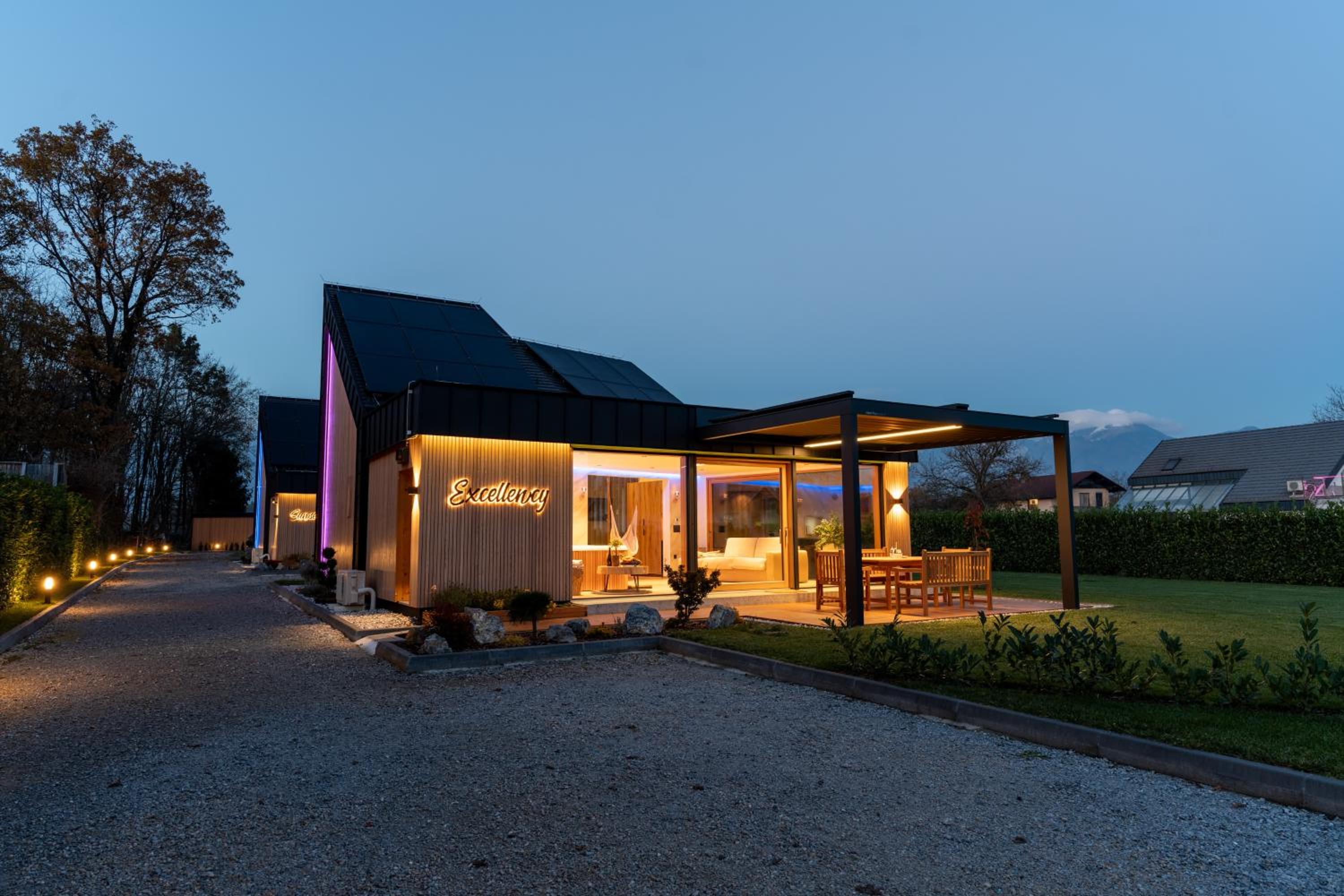Luxury Mobile Home with Hot Tub and Sauna