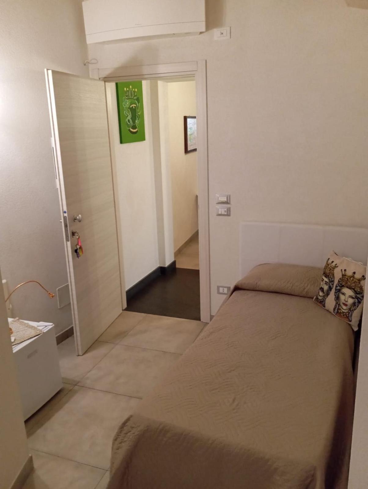 Single Room photo 2