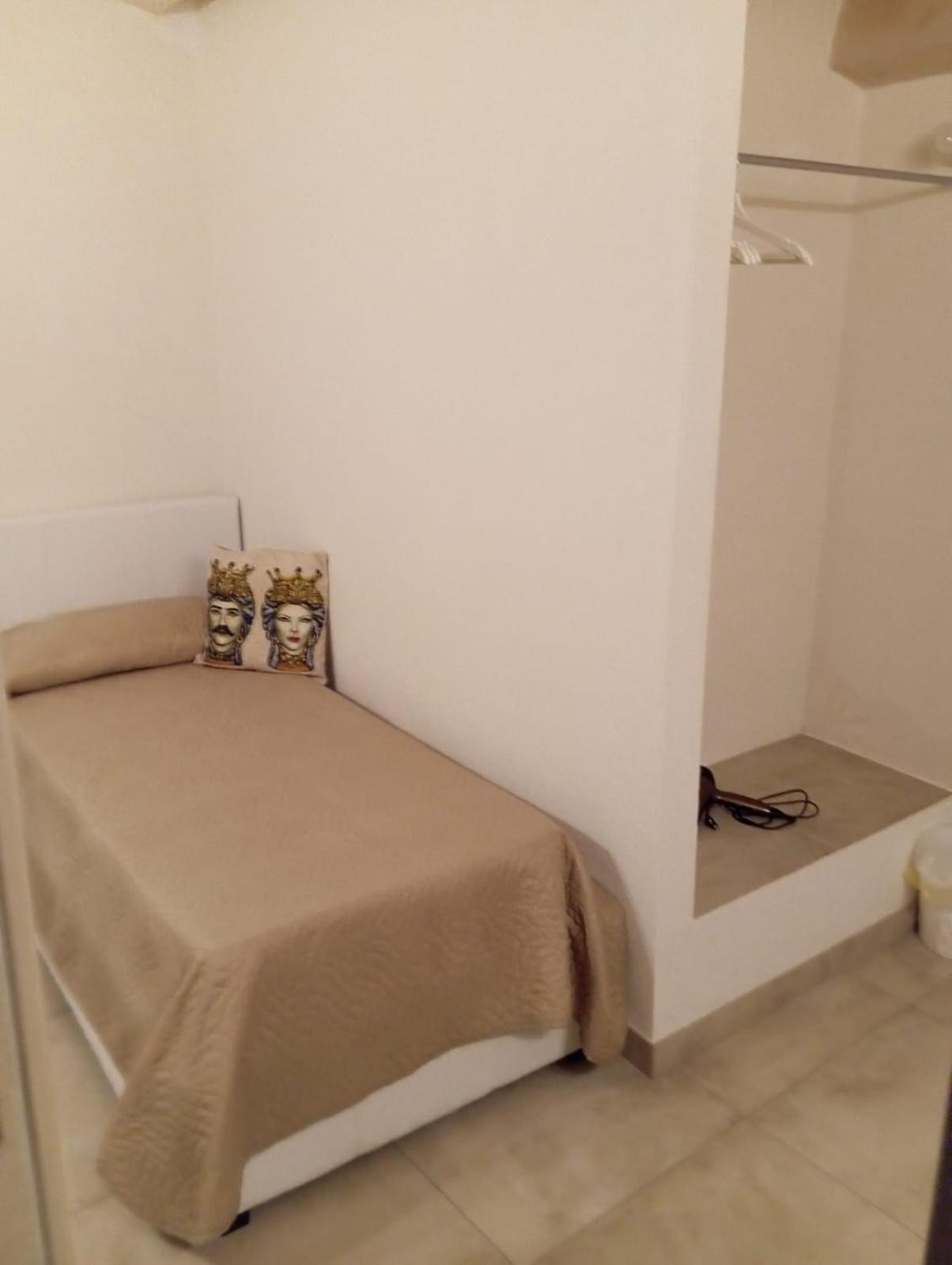 Single Room photo 3