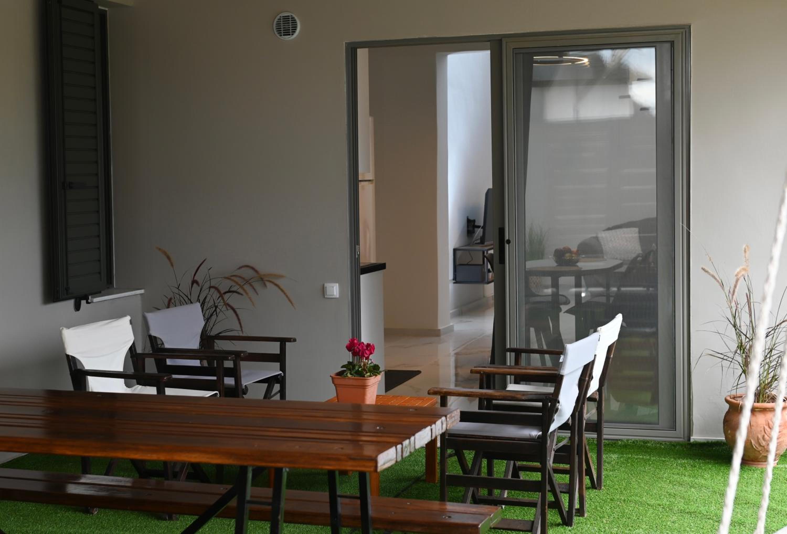 Two-Bedroom House photo 3