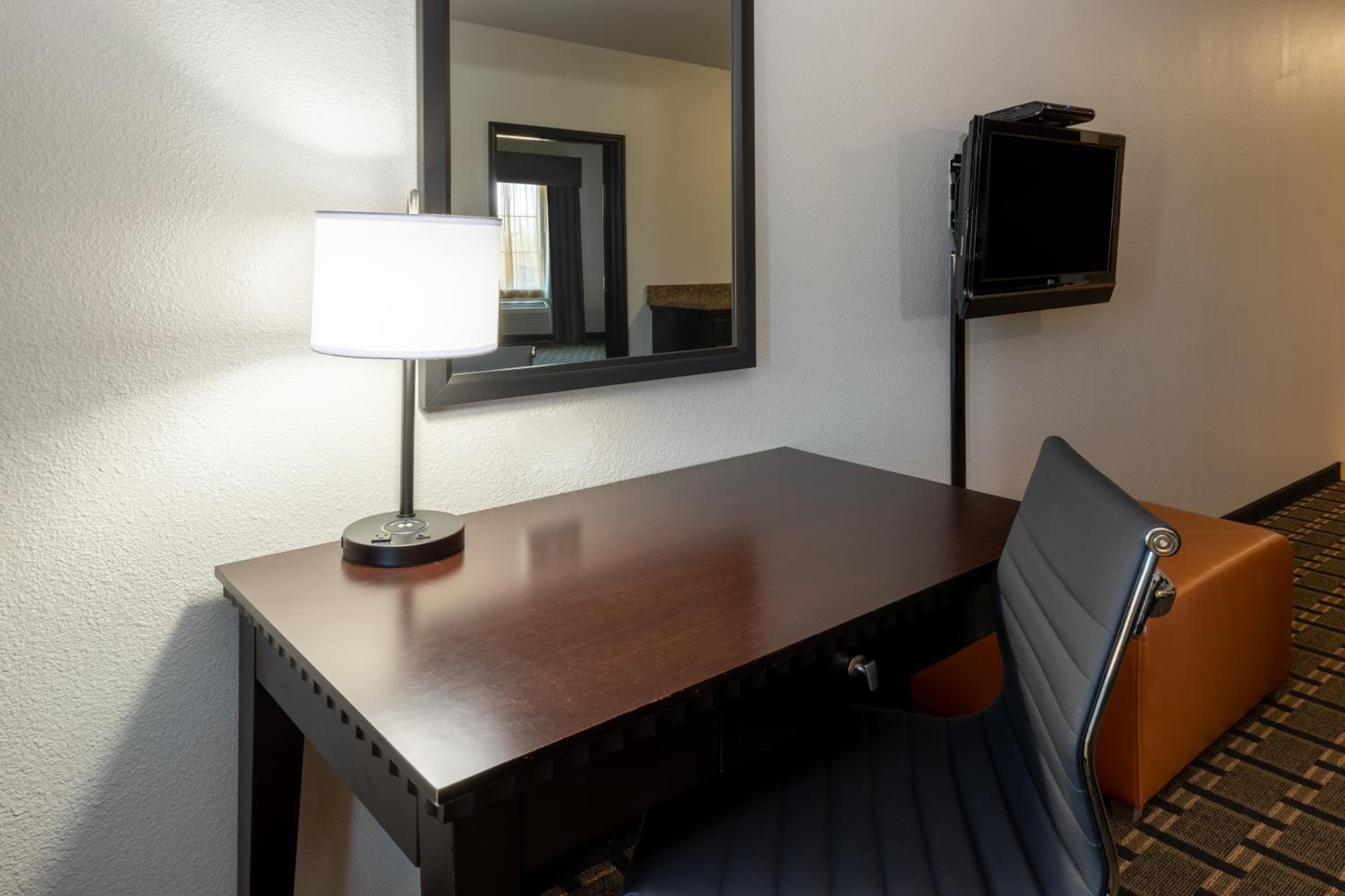 King Studio Suite - Non-Smoking - Photo 2