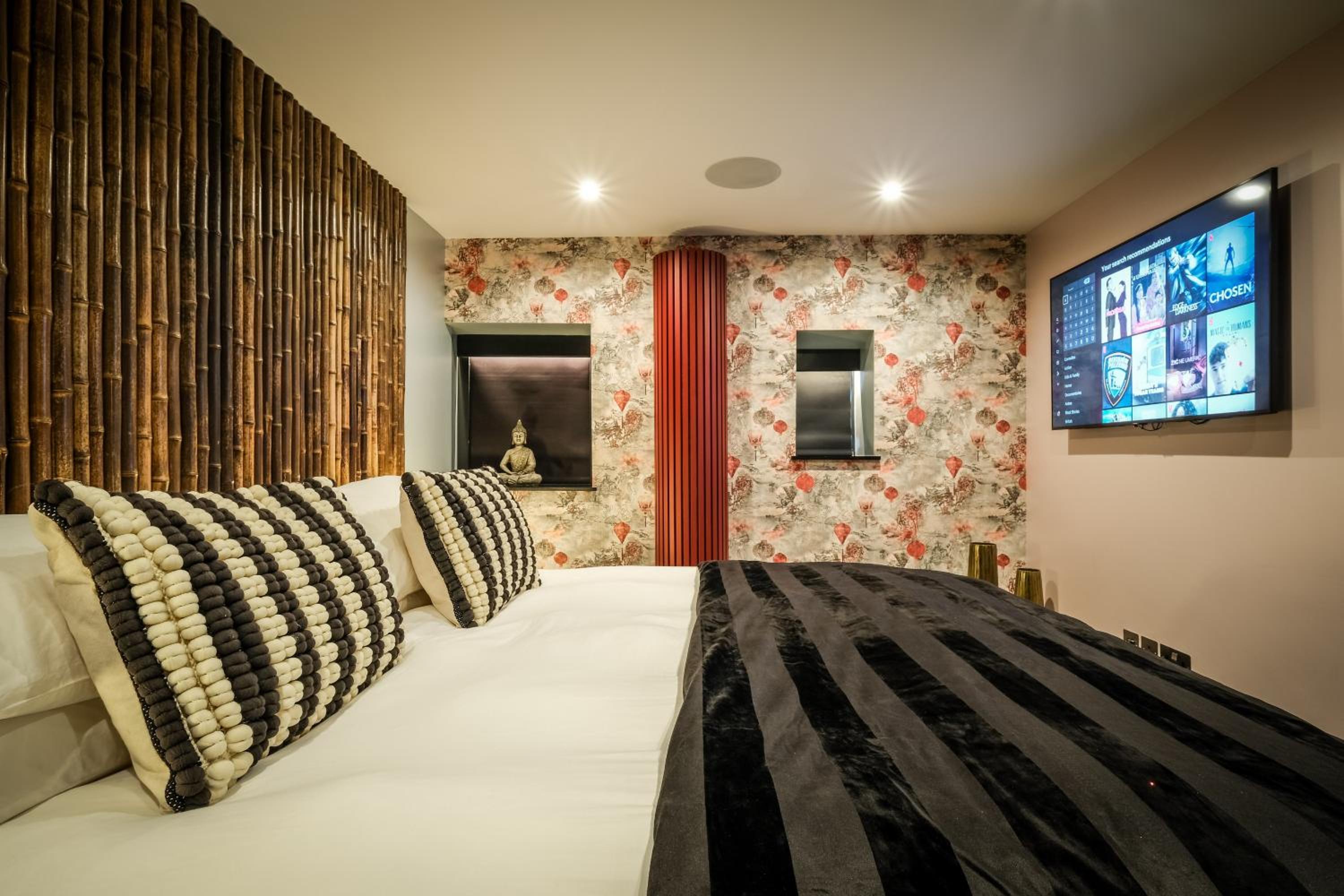 Suite with Hot Tub - Photo 5