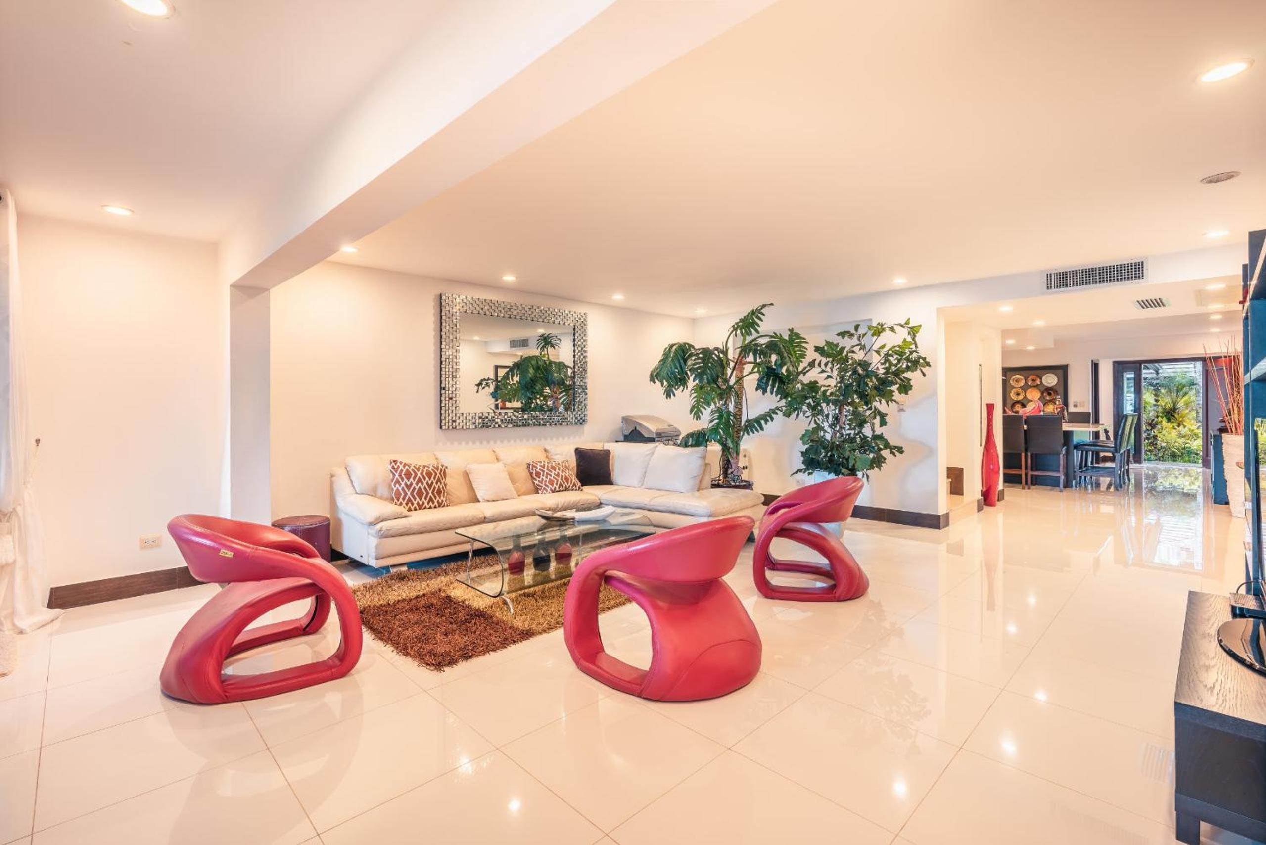Villa photo 1