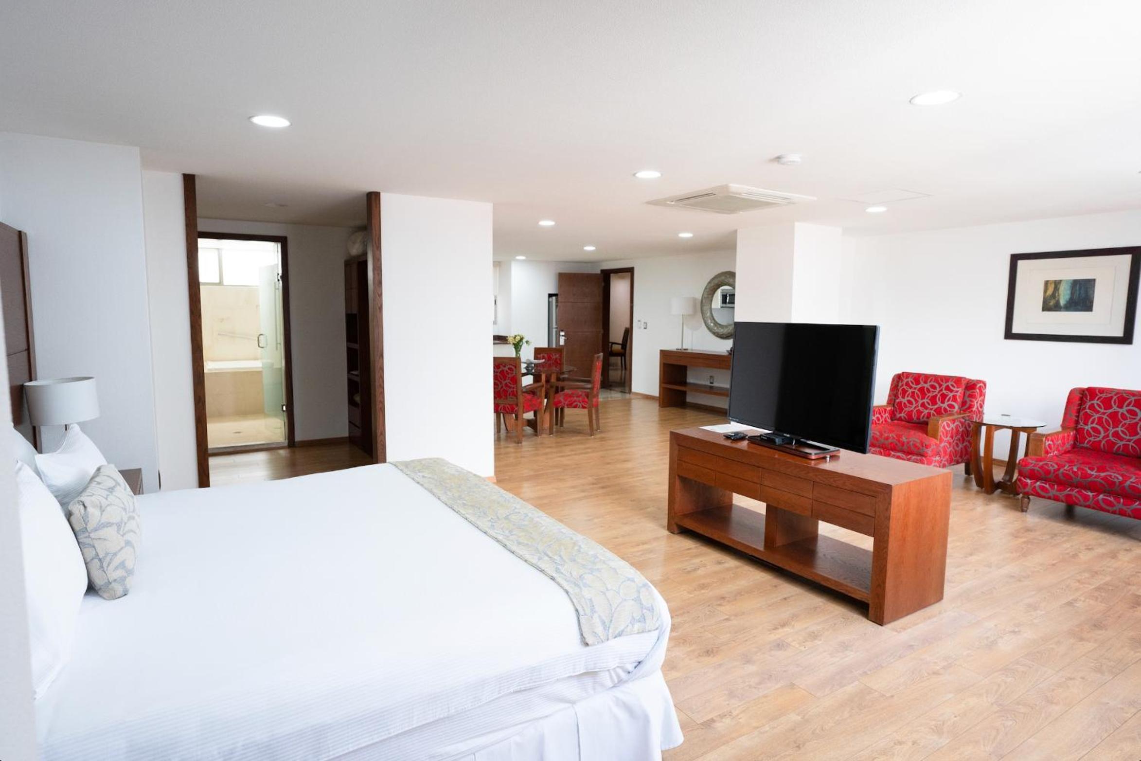King Suite - Photo 1