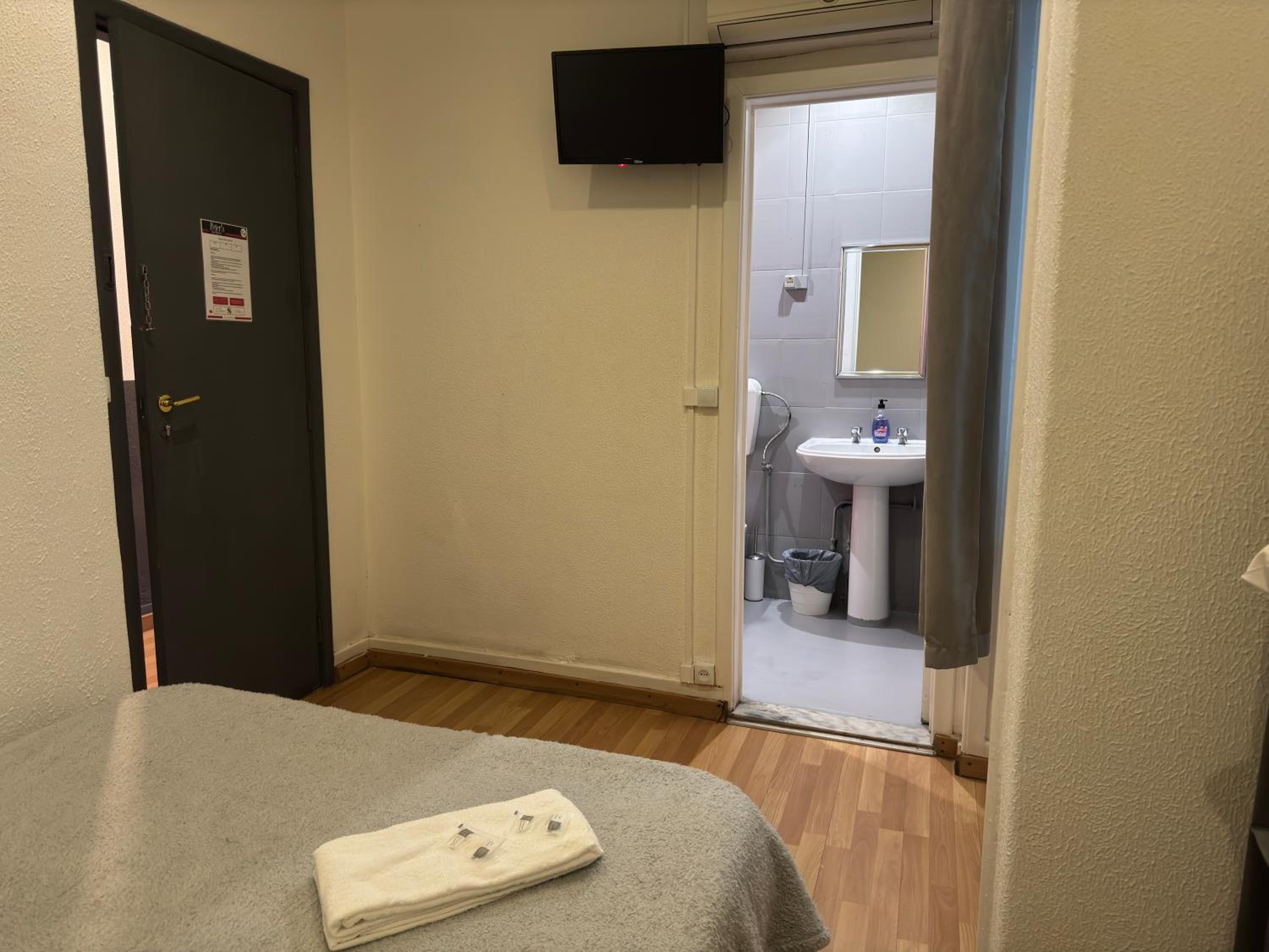 Double Room - Photo 4