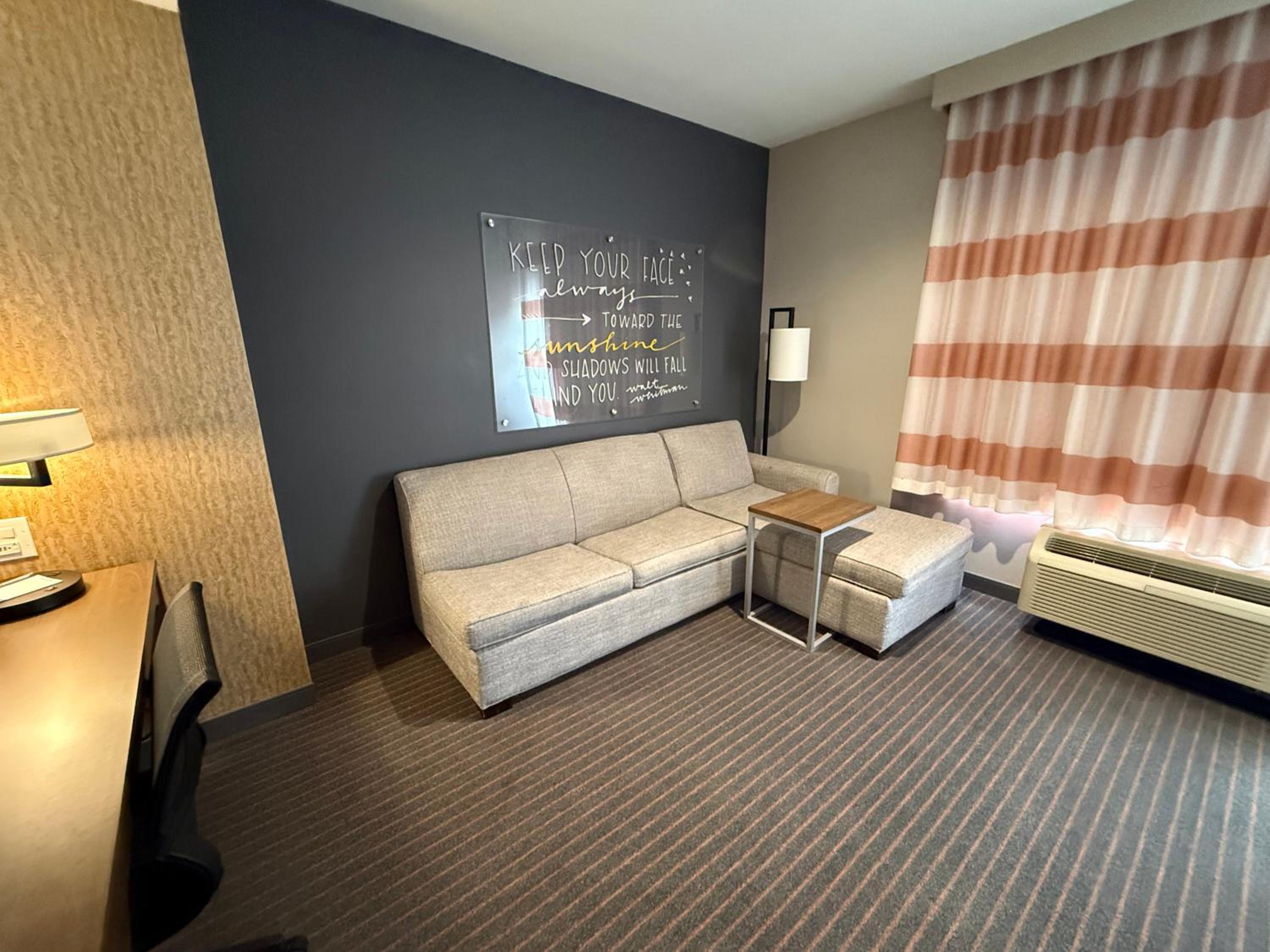 Deluxe King Room - Non-Smoking
