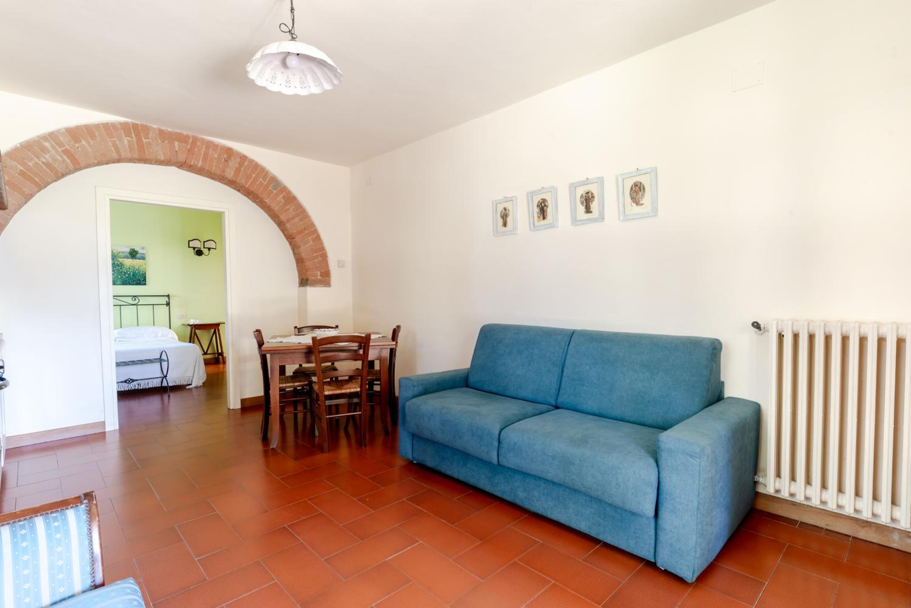 One-Bedroom Apartment - Photo 1