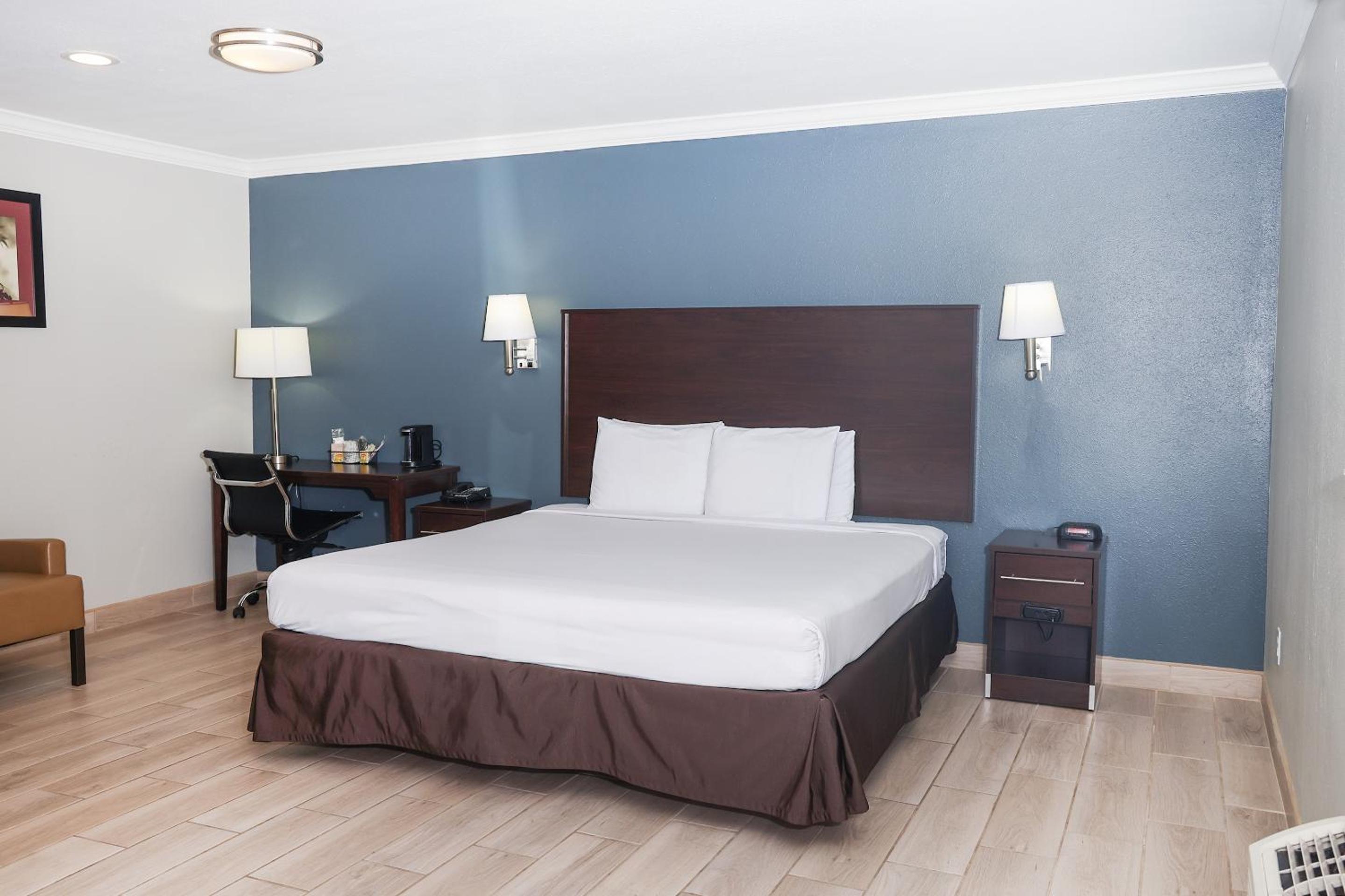 One-Bedroom Suite photo 3