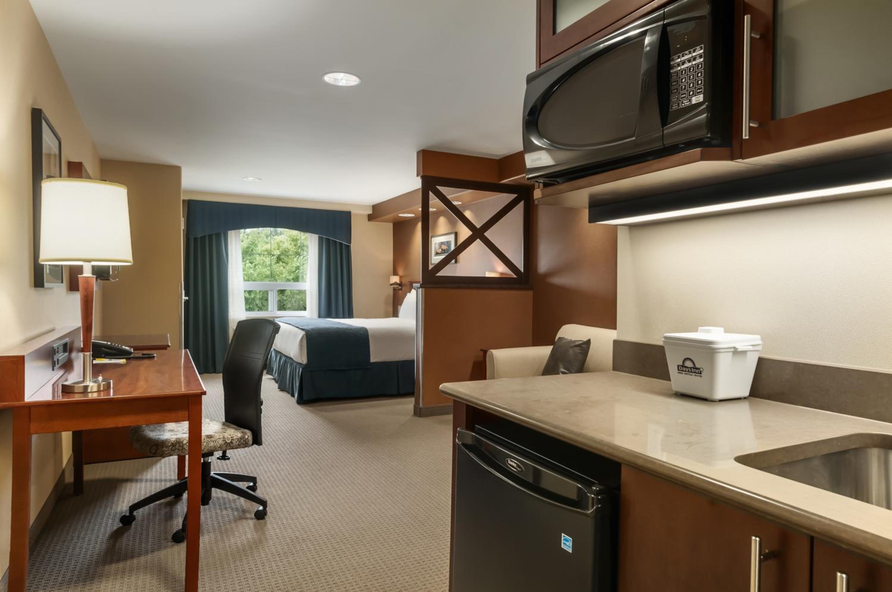The King Studio with Kitchenette - Photo 12