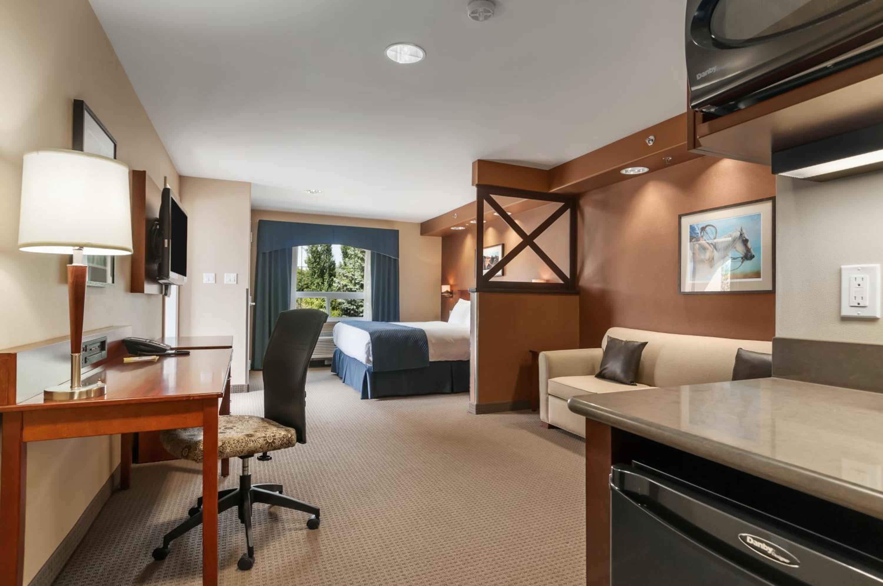 Deluxe Junior King Suite - Non-Smoking - Photo 2
