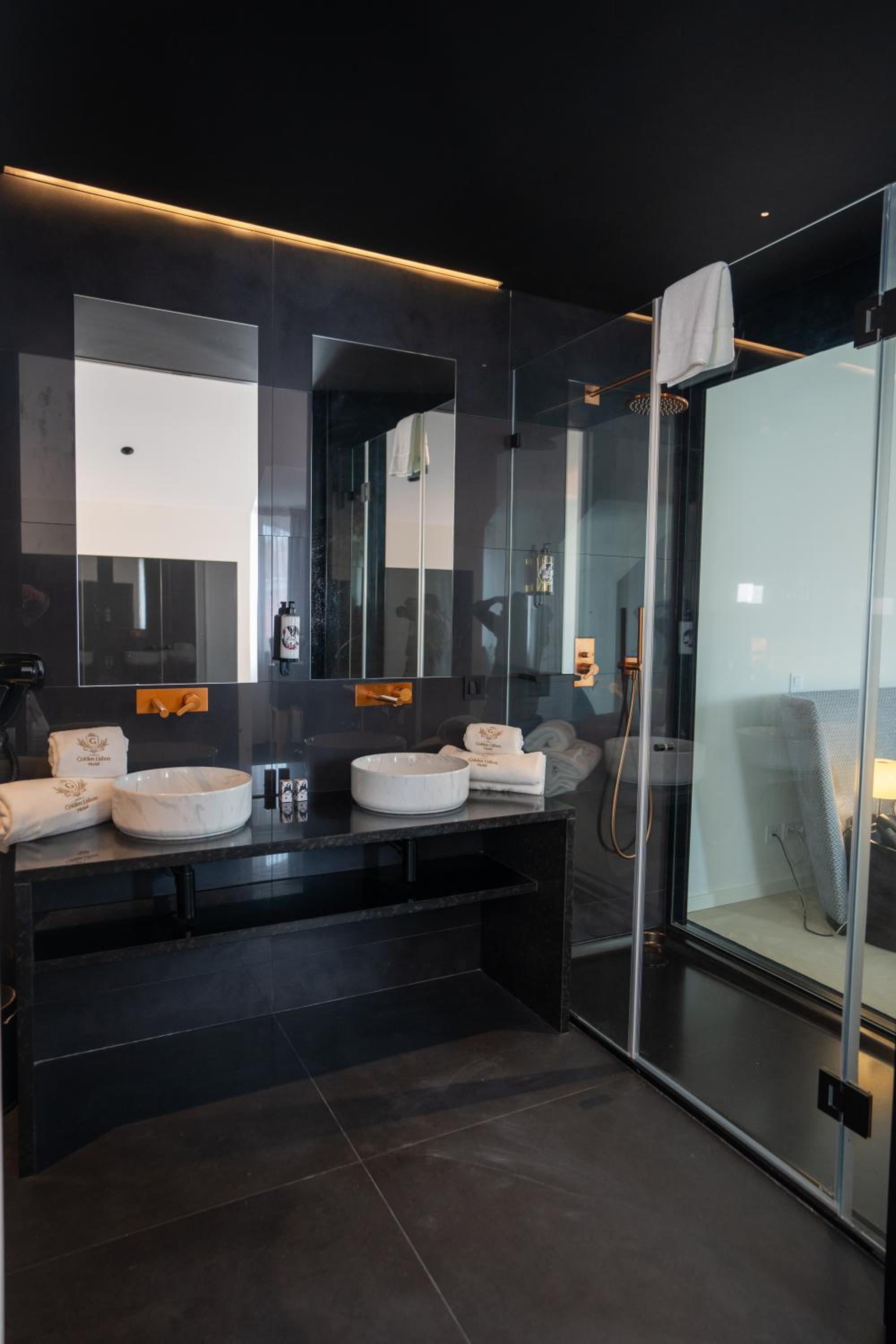 Standard Double Suite thumbnail 5