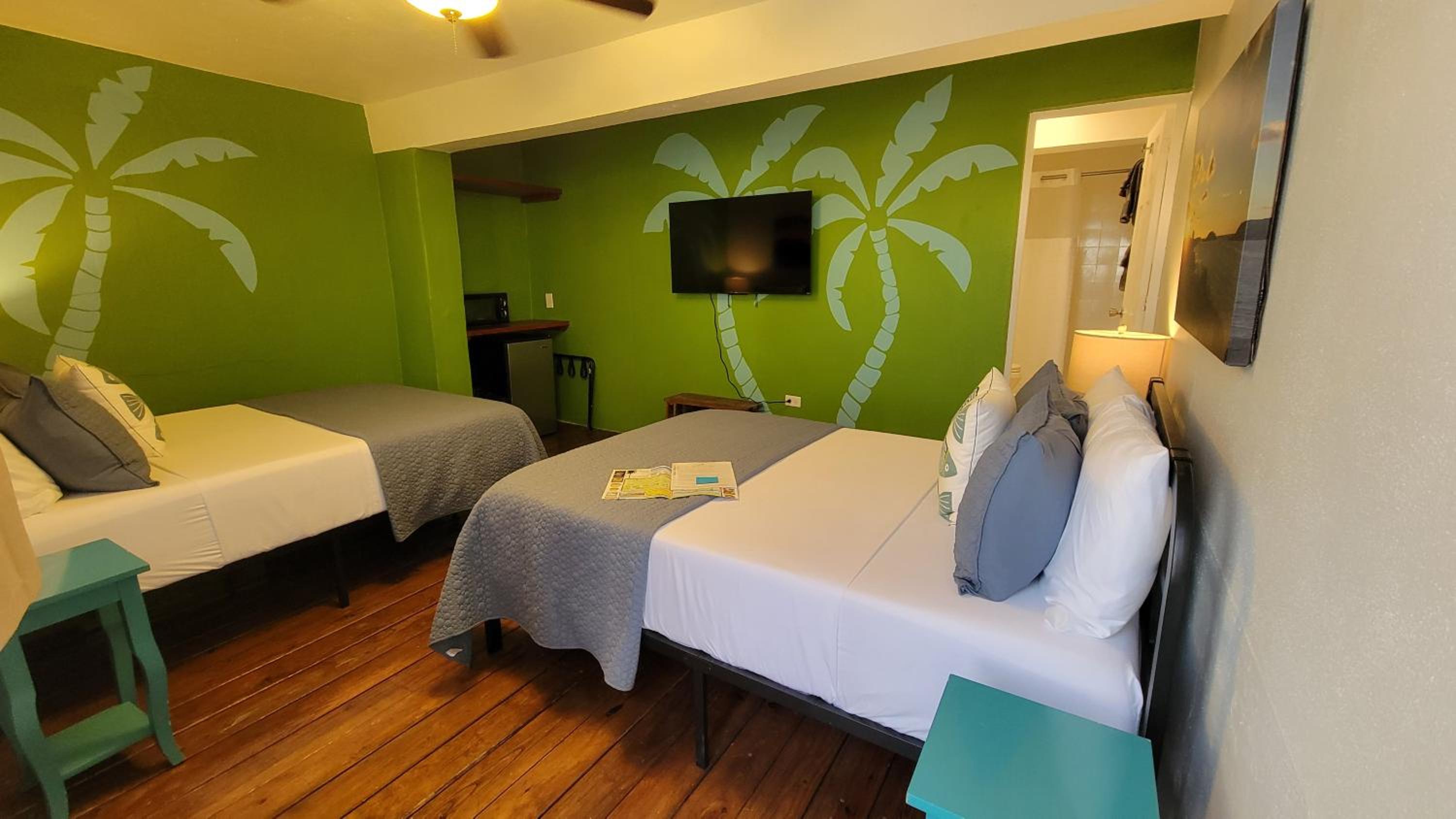 Room 3, Two Double Beds photo 3