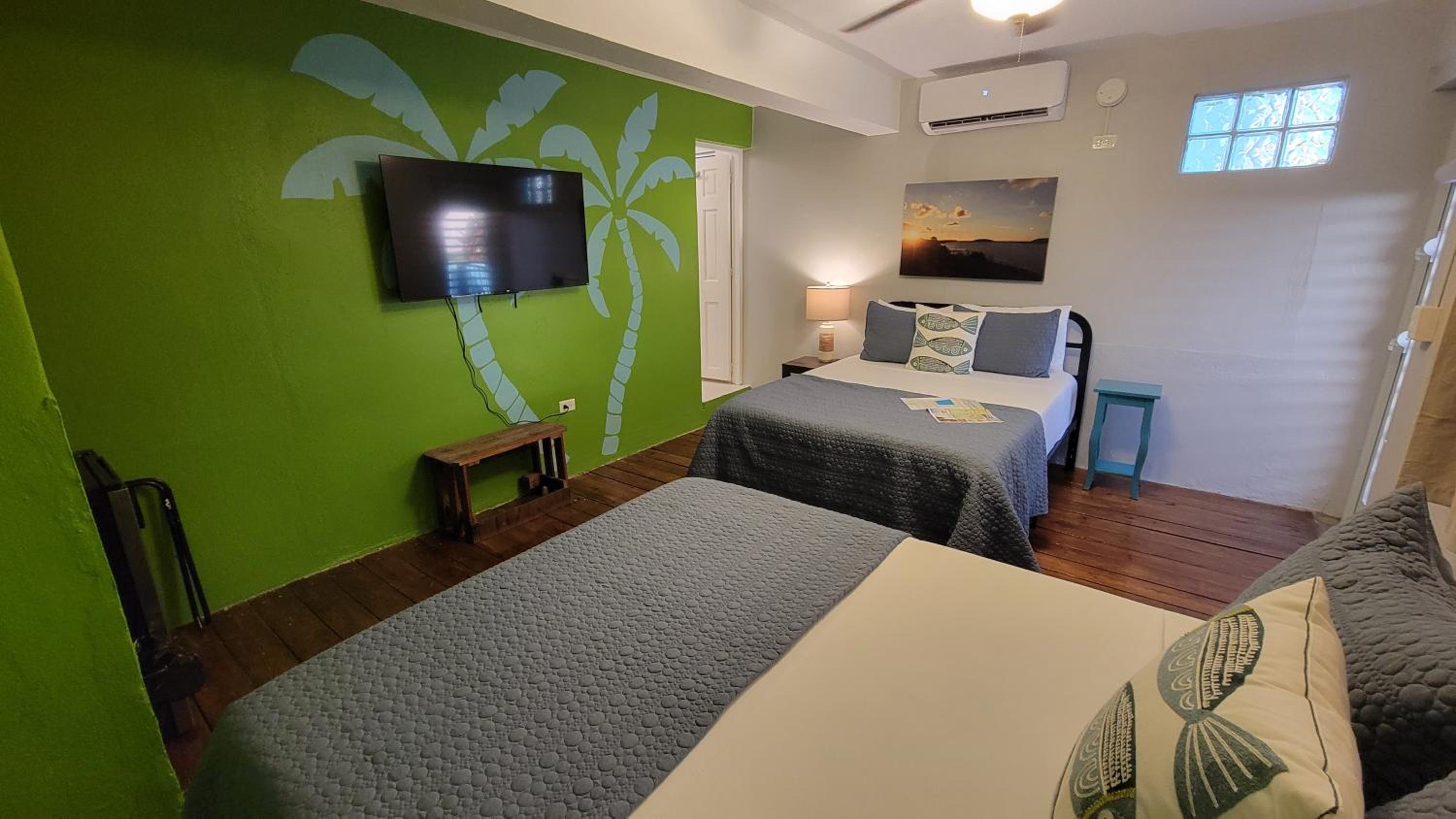 Room 3, Two Double Beds photo 1