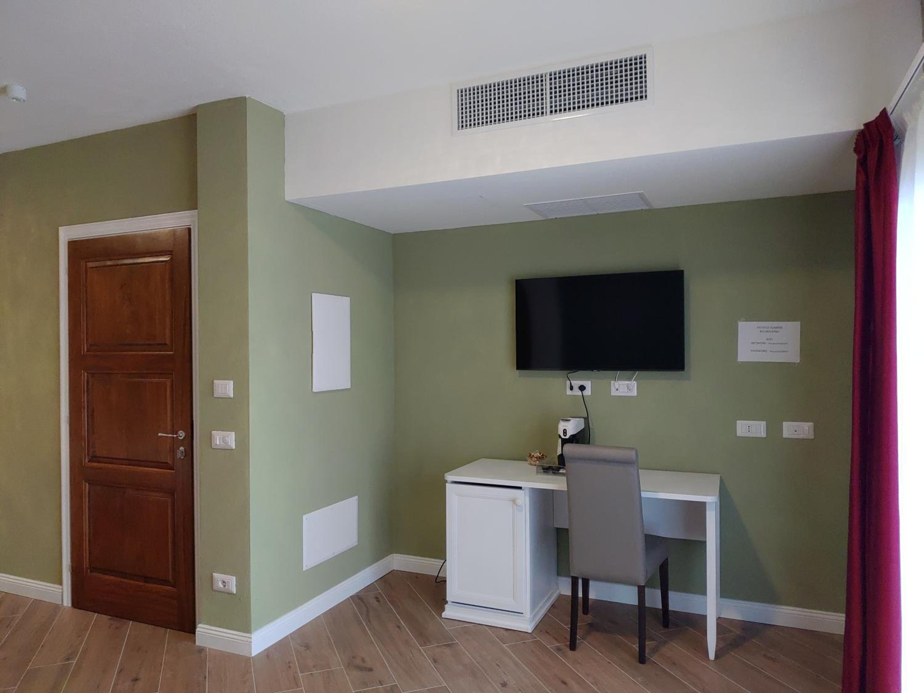 Superior King Room - Photo 6