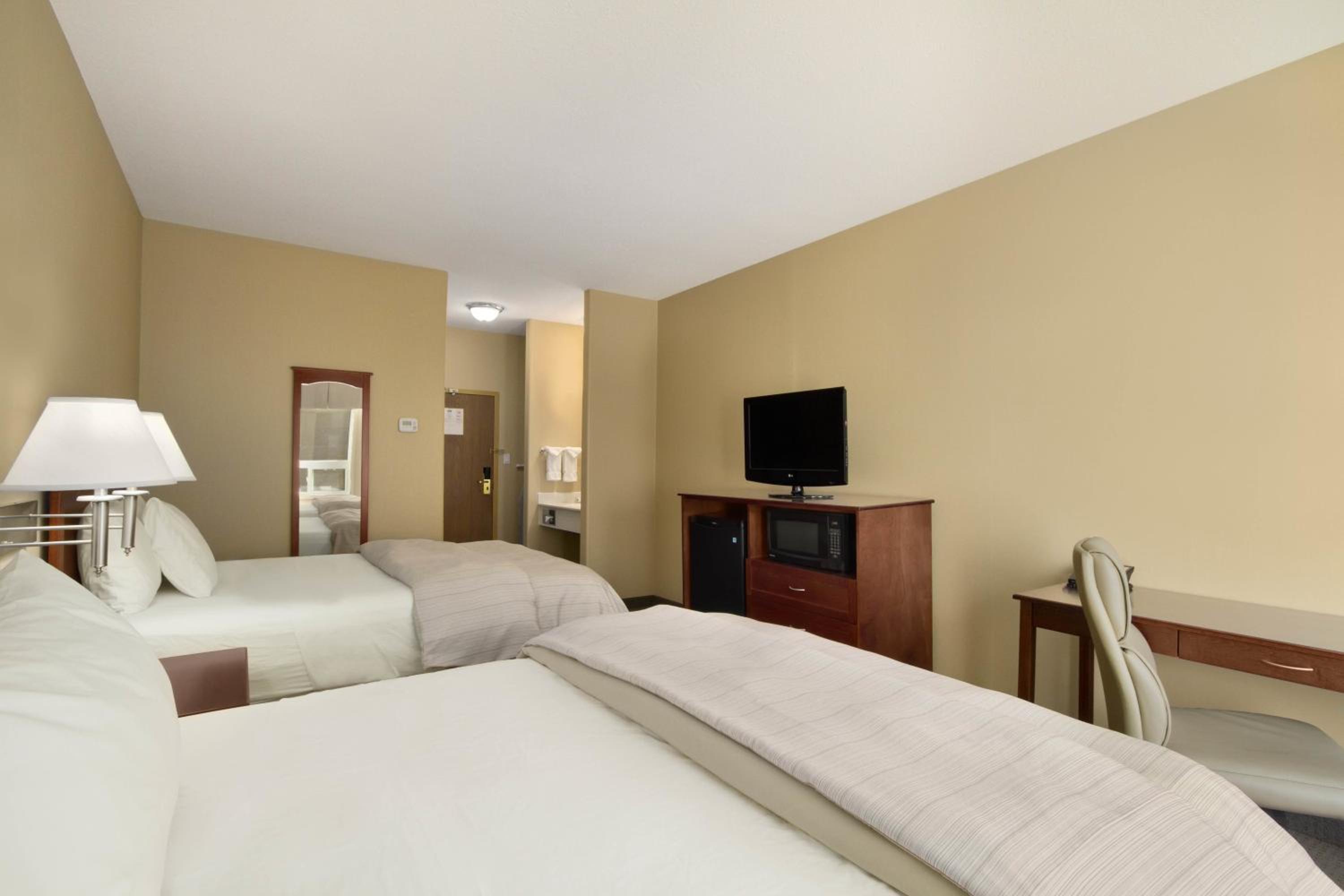 Queen Room with Two Queen Beds - Pet Friendly