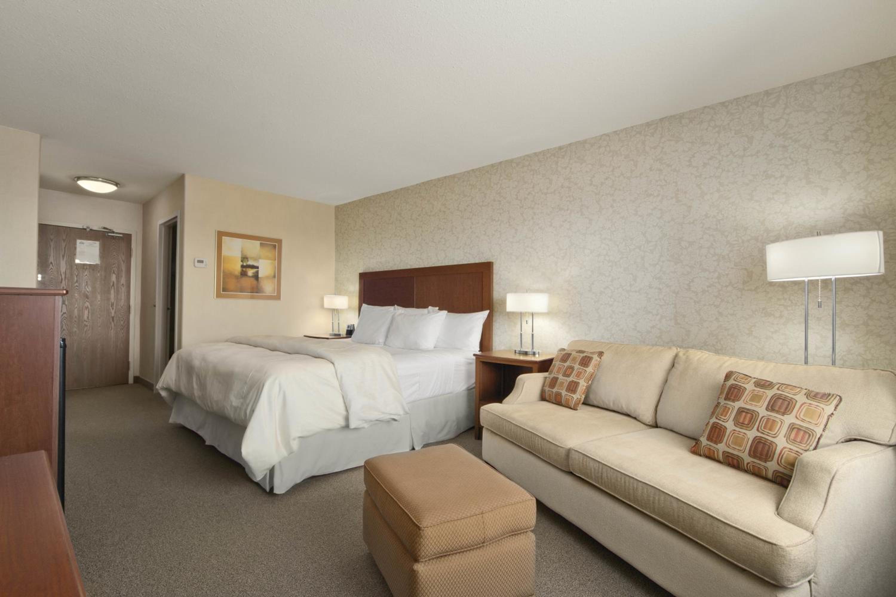 King Room - Non-Smoking - Photo 2