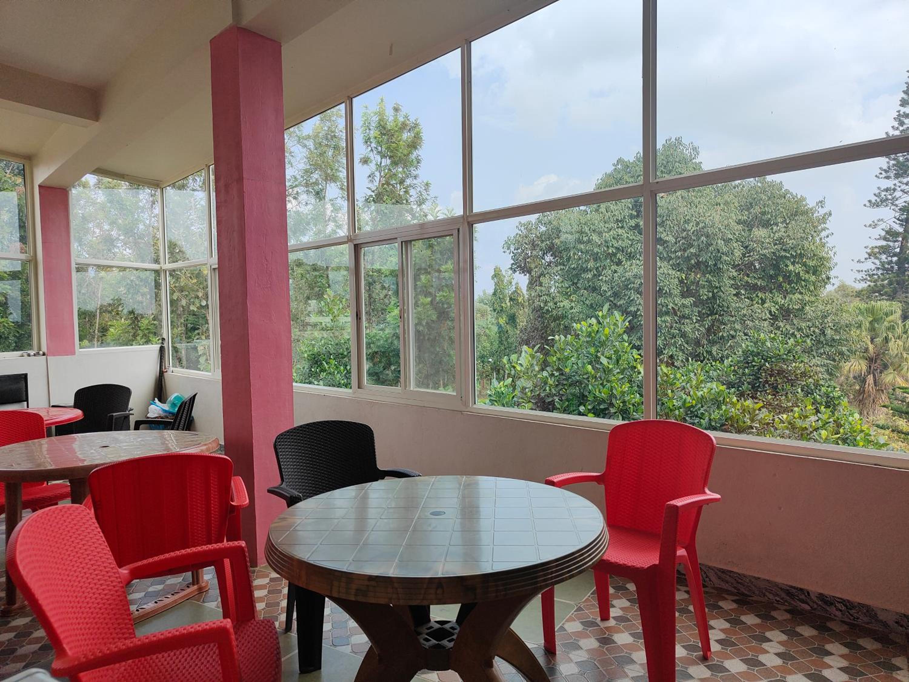 Deluxe Double Room (2 Adults + 1 Child) photo 2