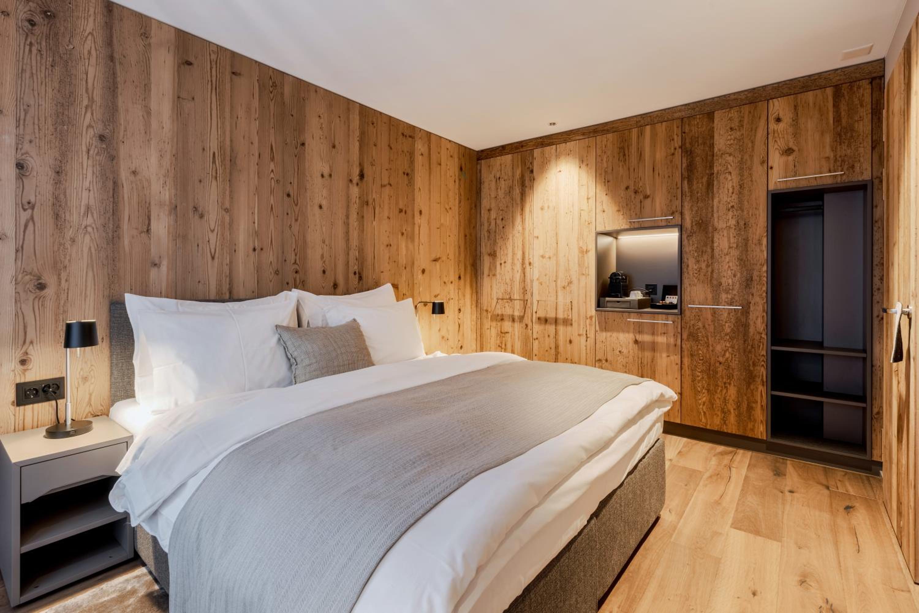 Street View Deluxe Room