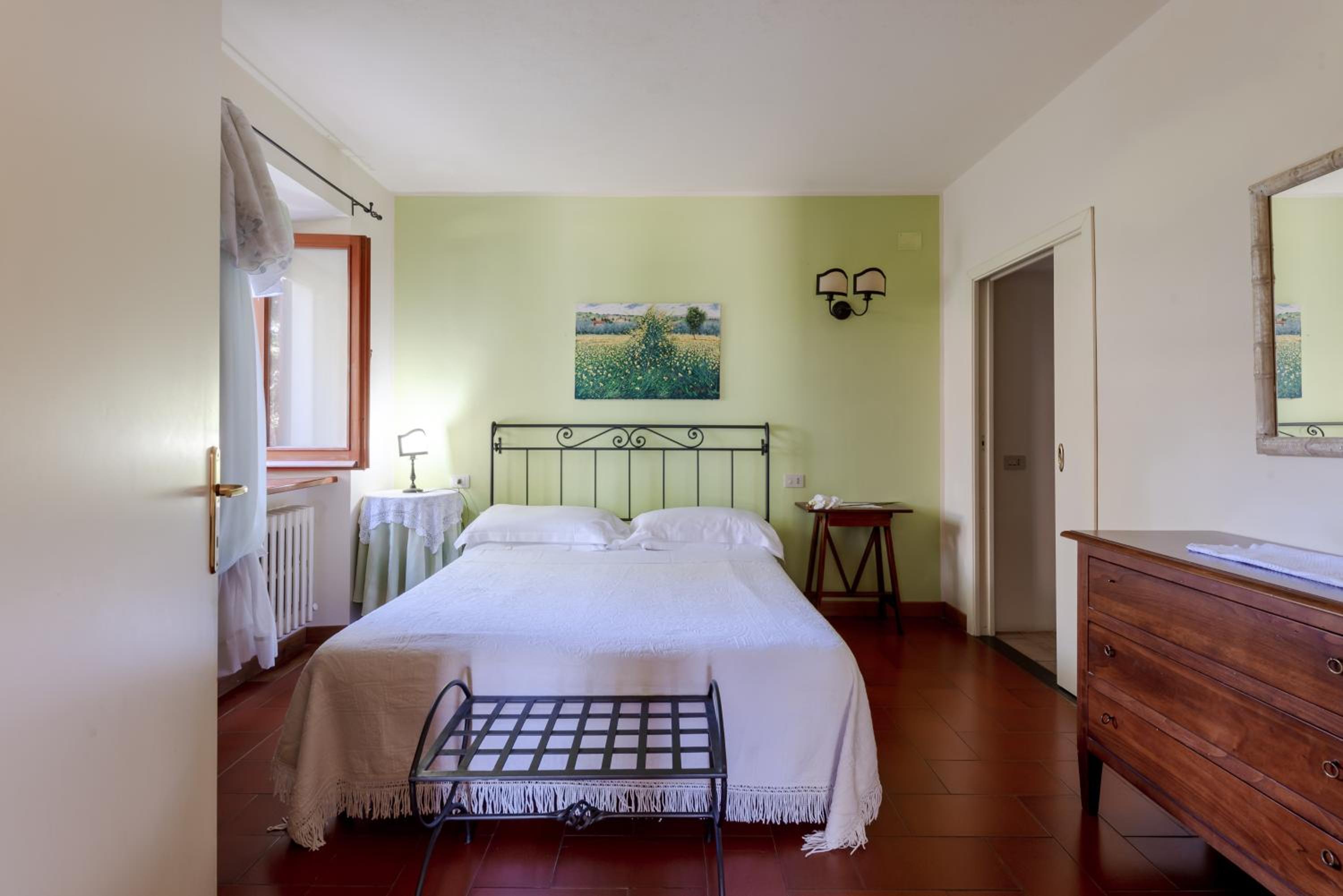 One-Bedroom Apartment - Photo 6