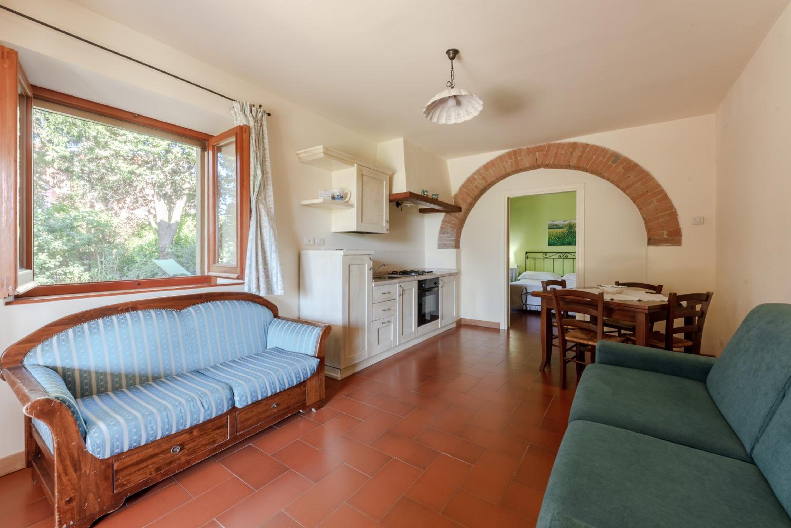 One-Bedroom Apartment - Photo 7