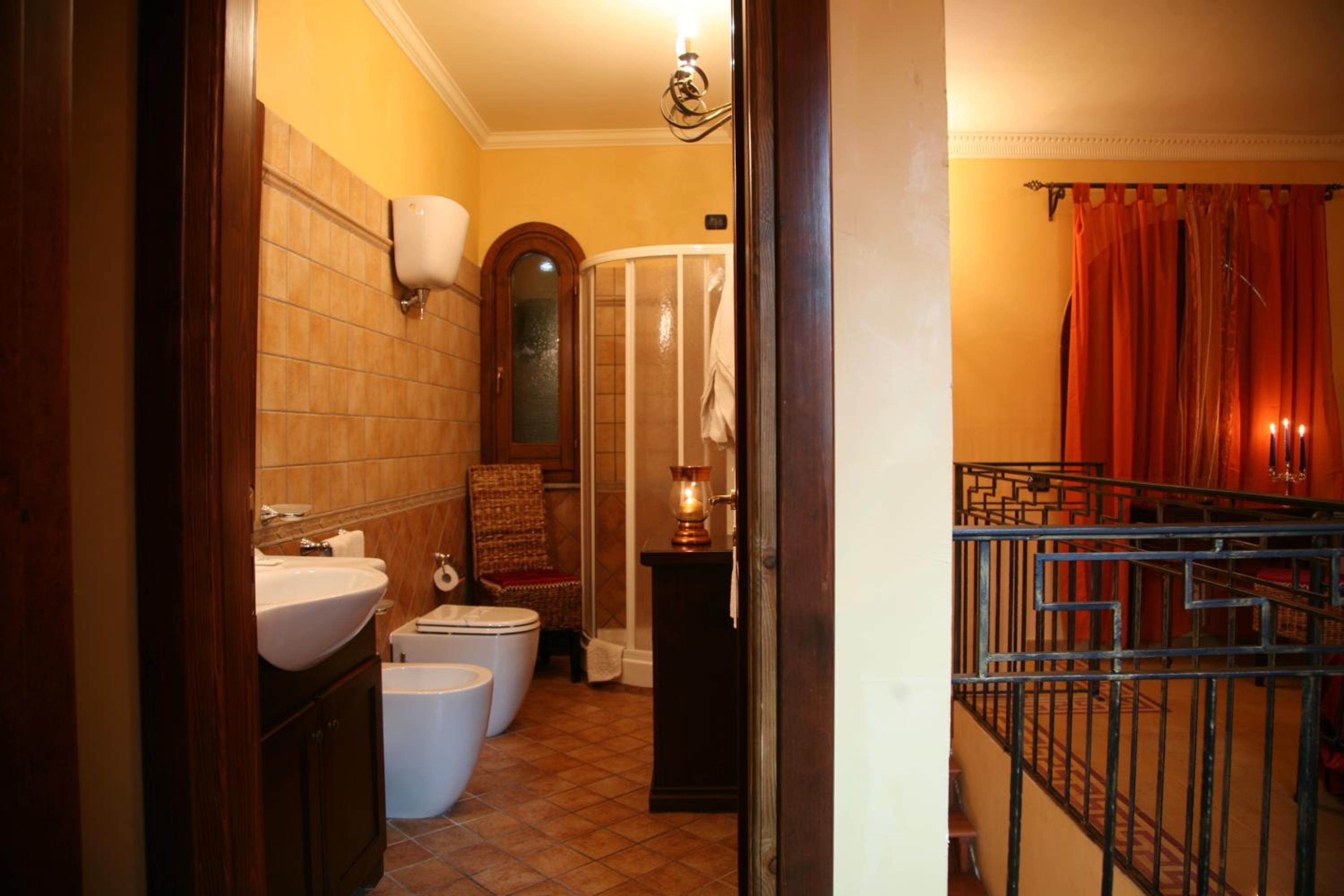 Double Room - Photo 10