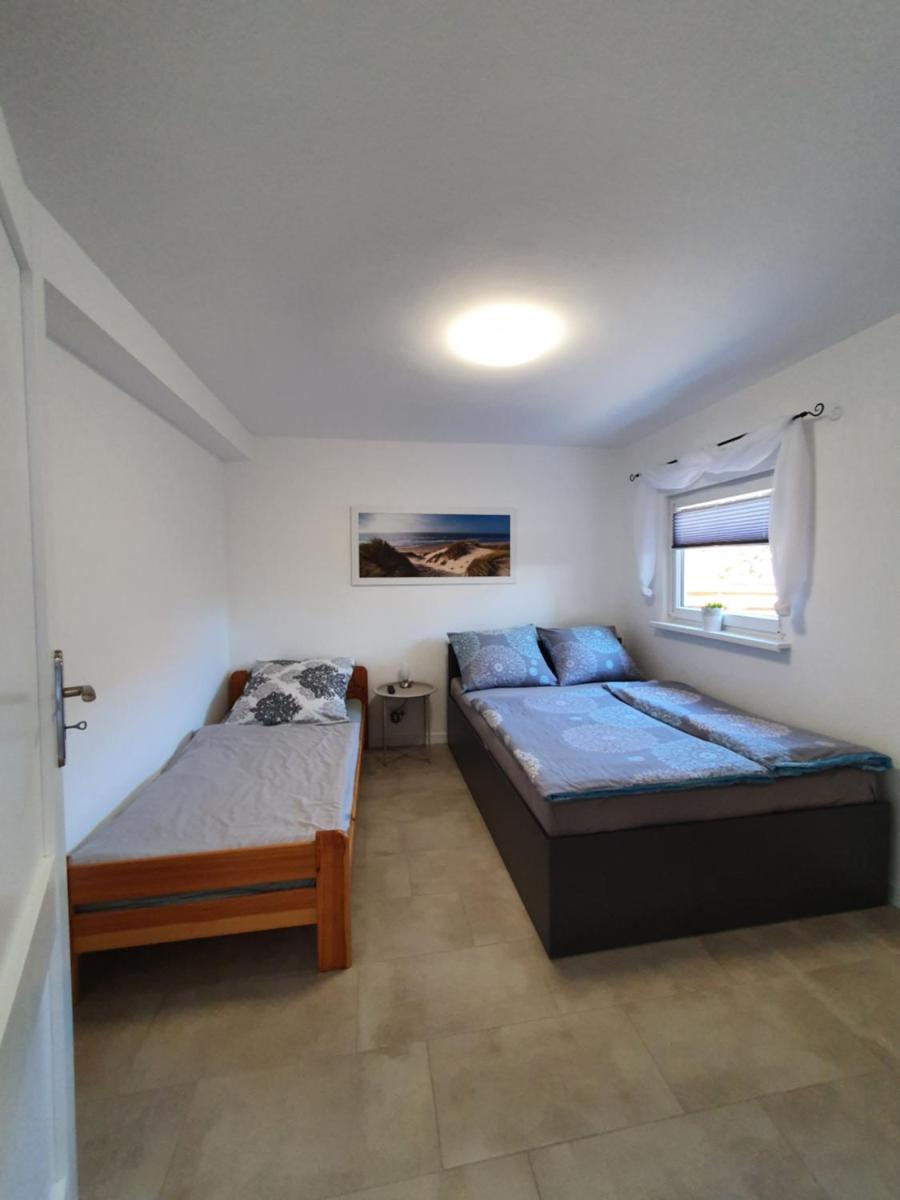 One-Bedroom Bungalow - Photo 2