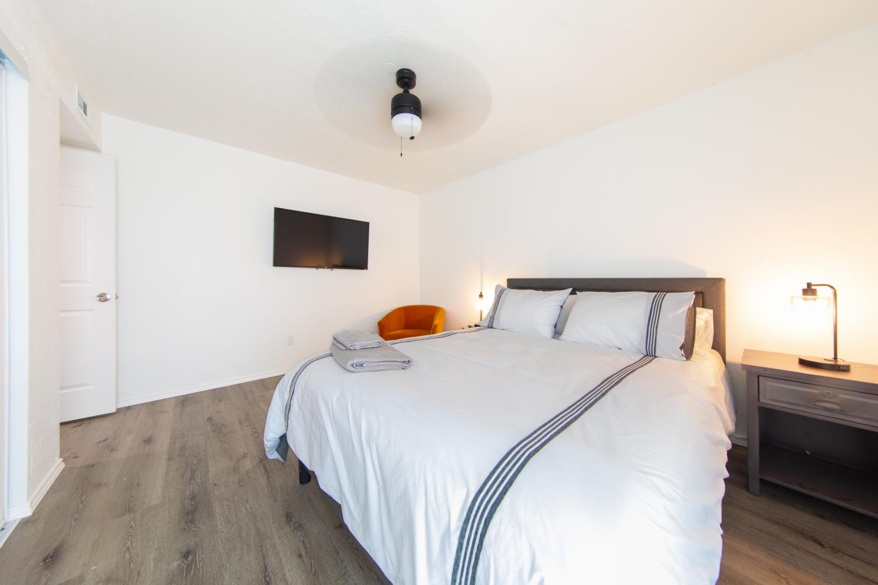 Four-Bedroom House photo 2