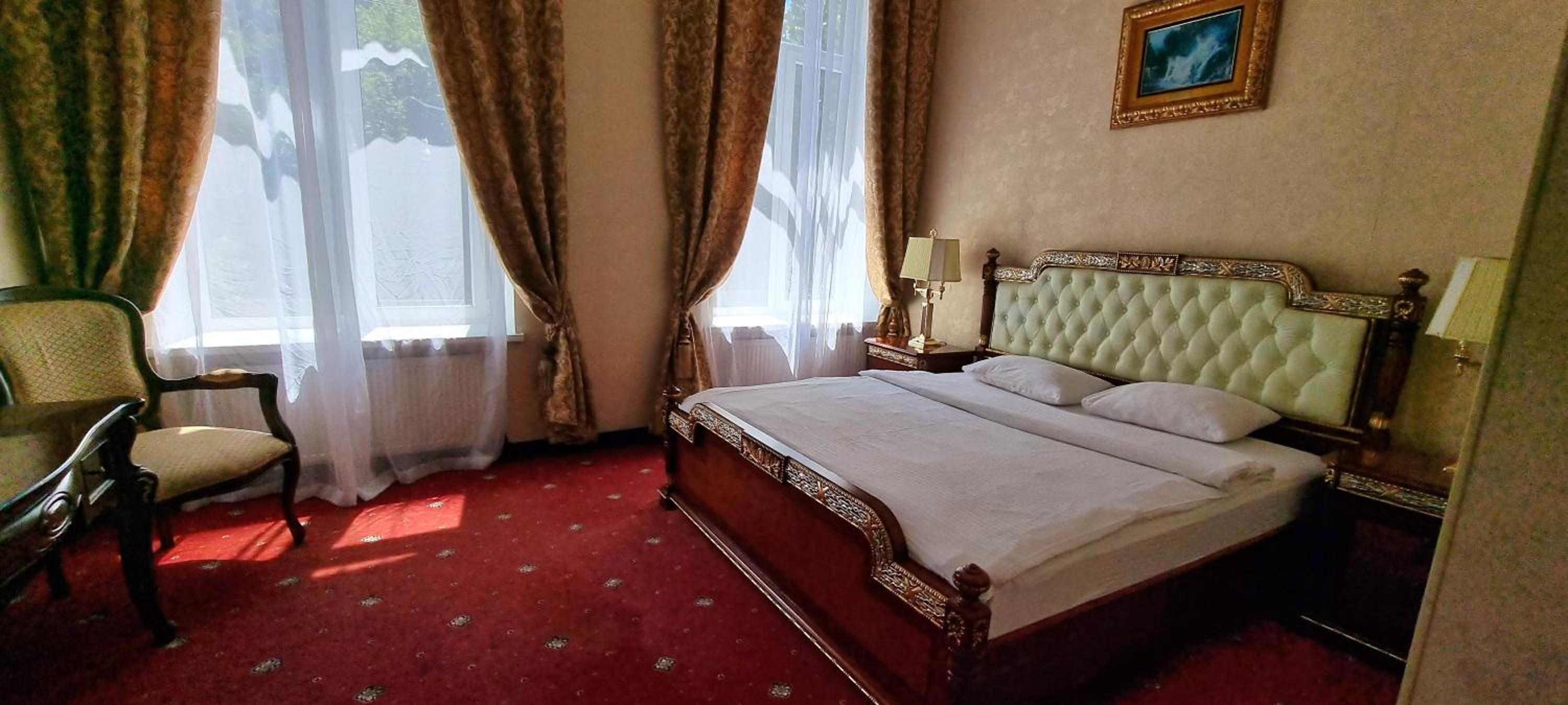 Deluxe King Room photo 1