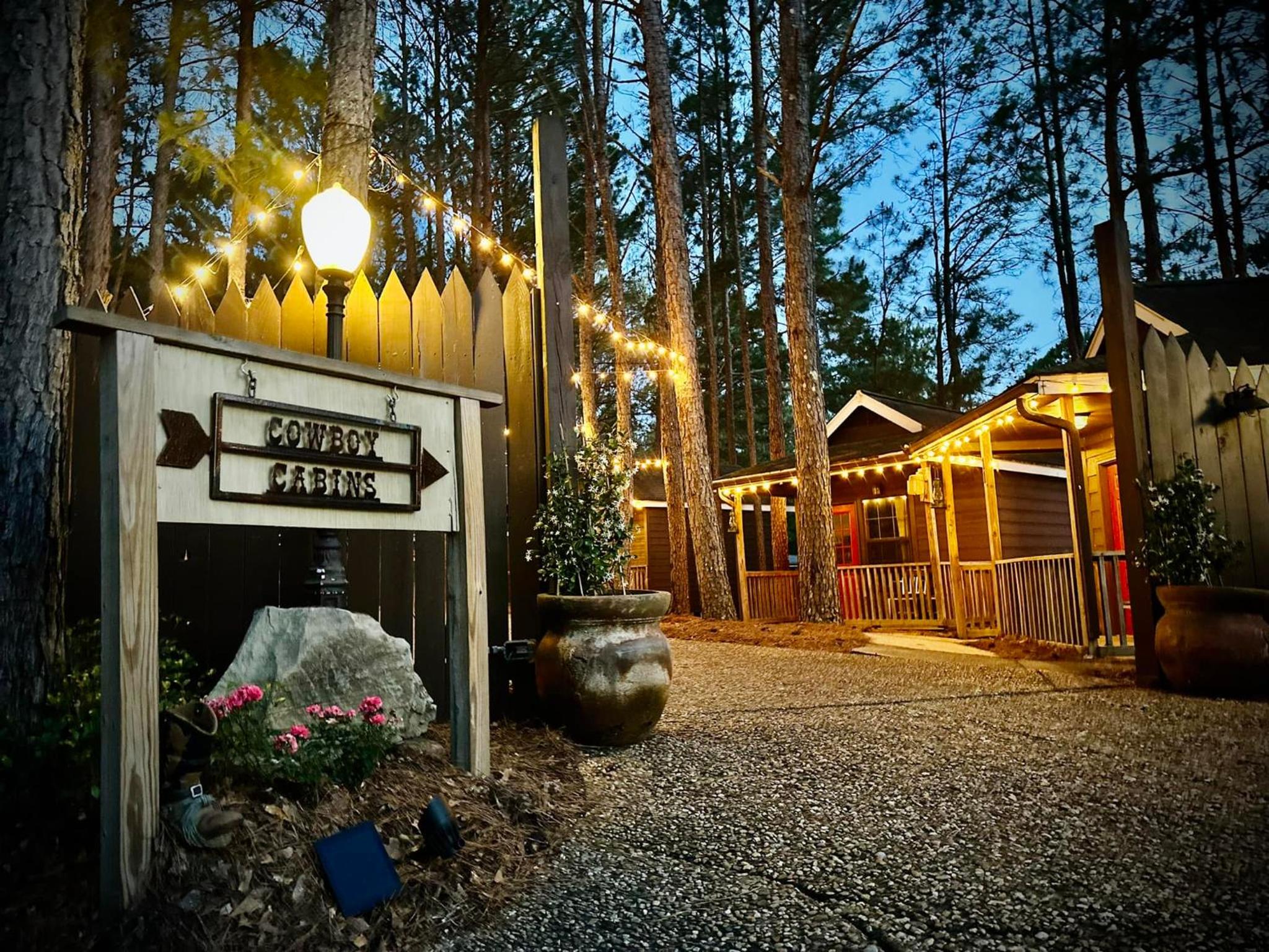 Cowboy Cabin - Queen - Photo 8