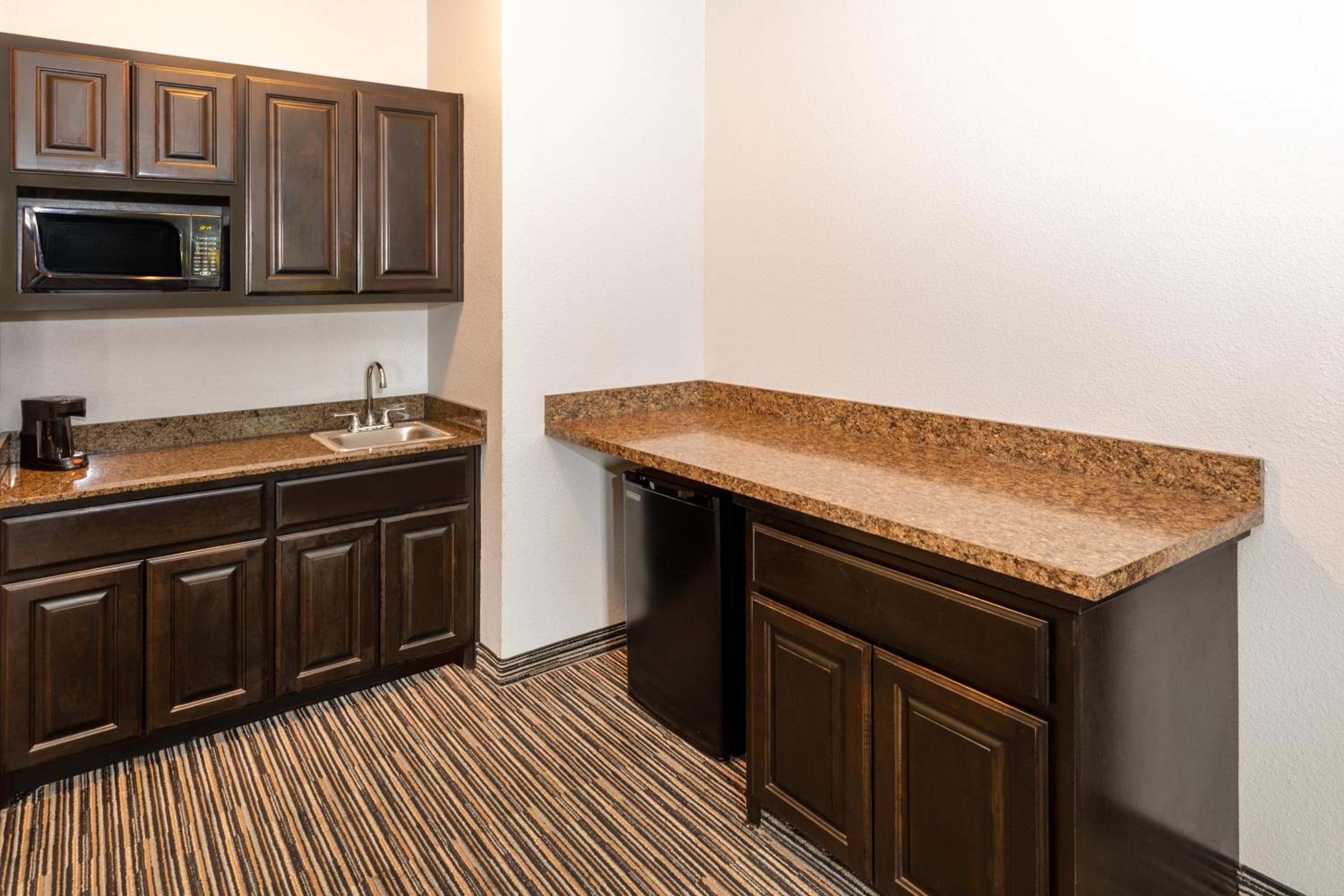 King Studio Suite - Mobility Access/Non-Smoking - Photo 3