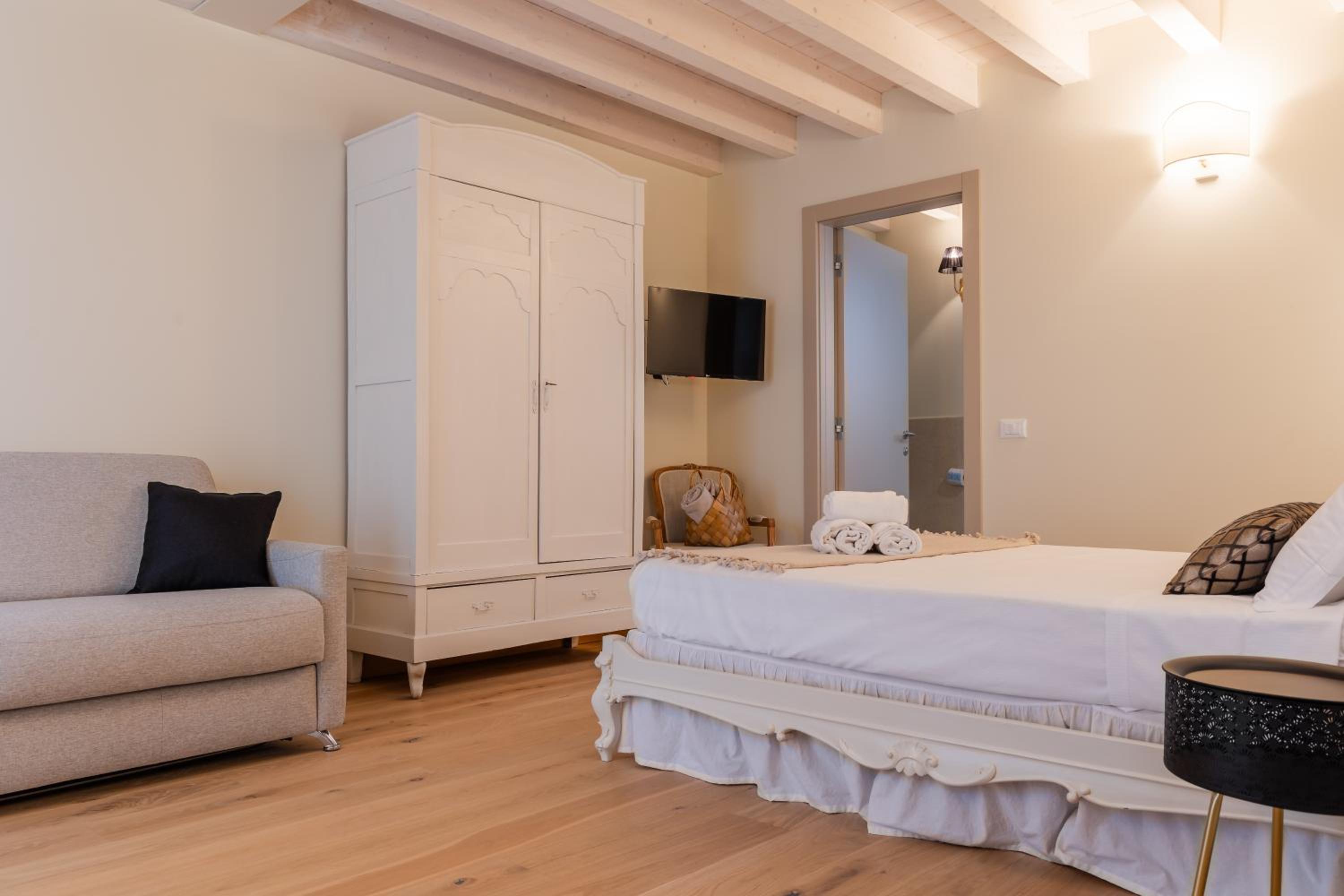 Deluxe Double Room photo 2