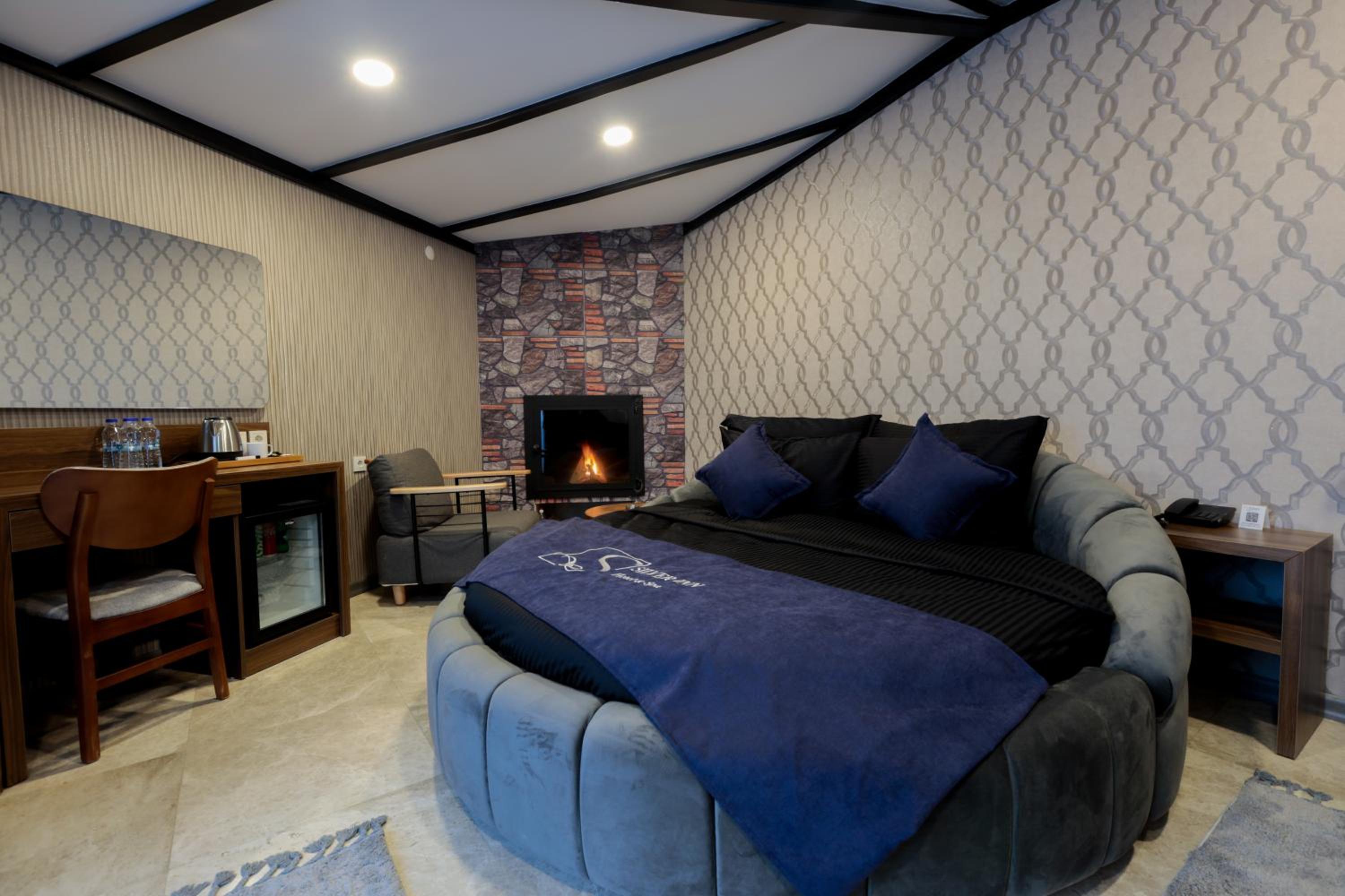 Deluxe Suite with Spa Bath photo 1