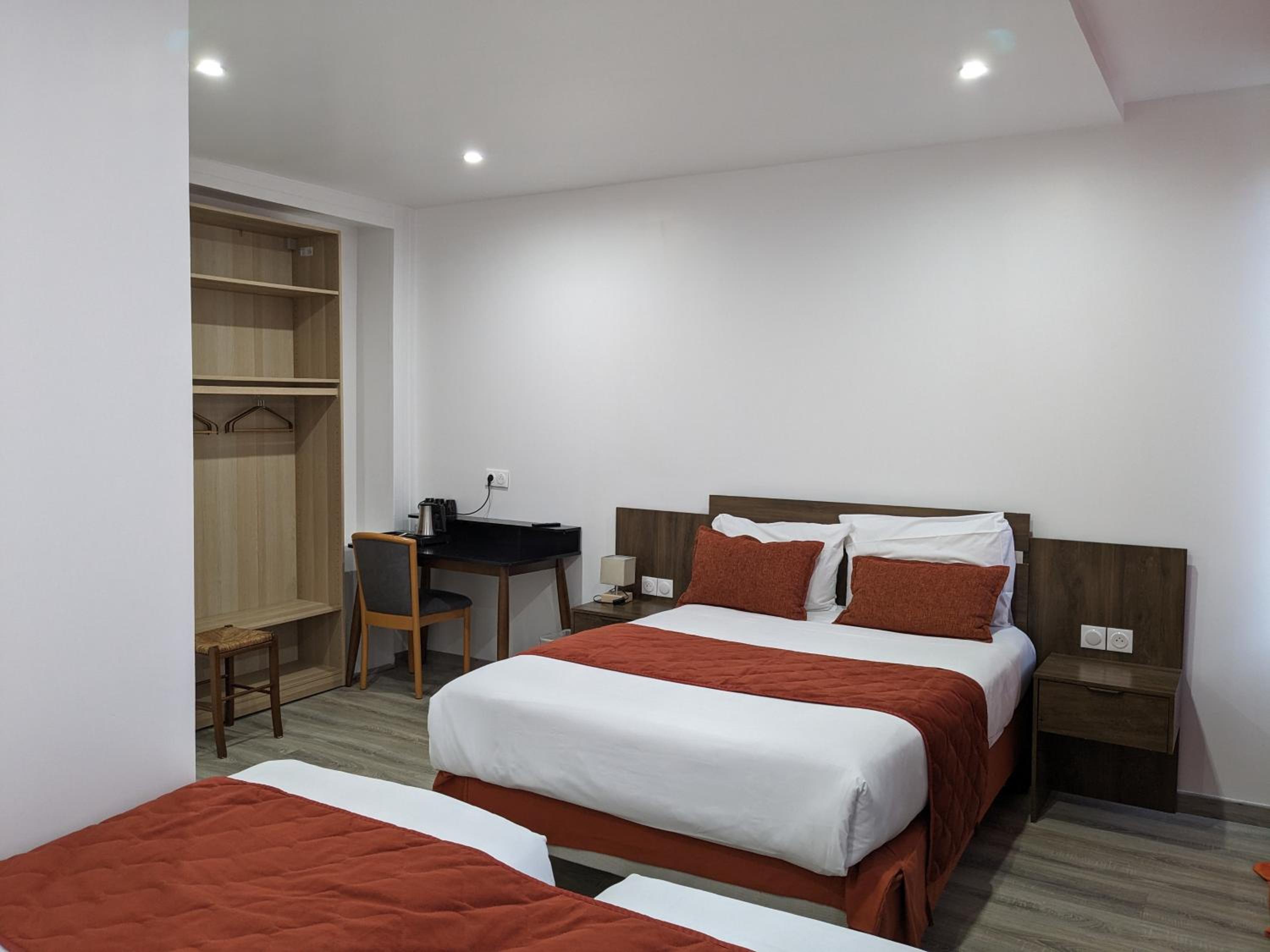 Triple Room - Photo 11