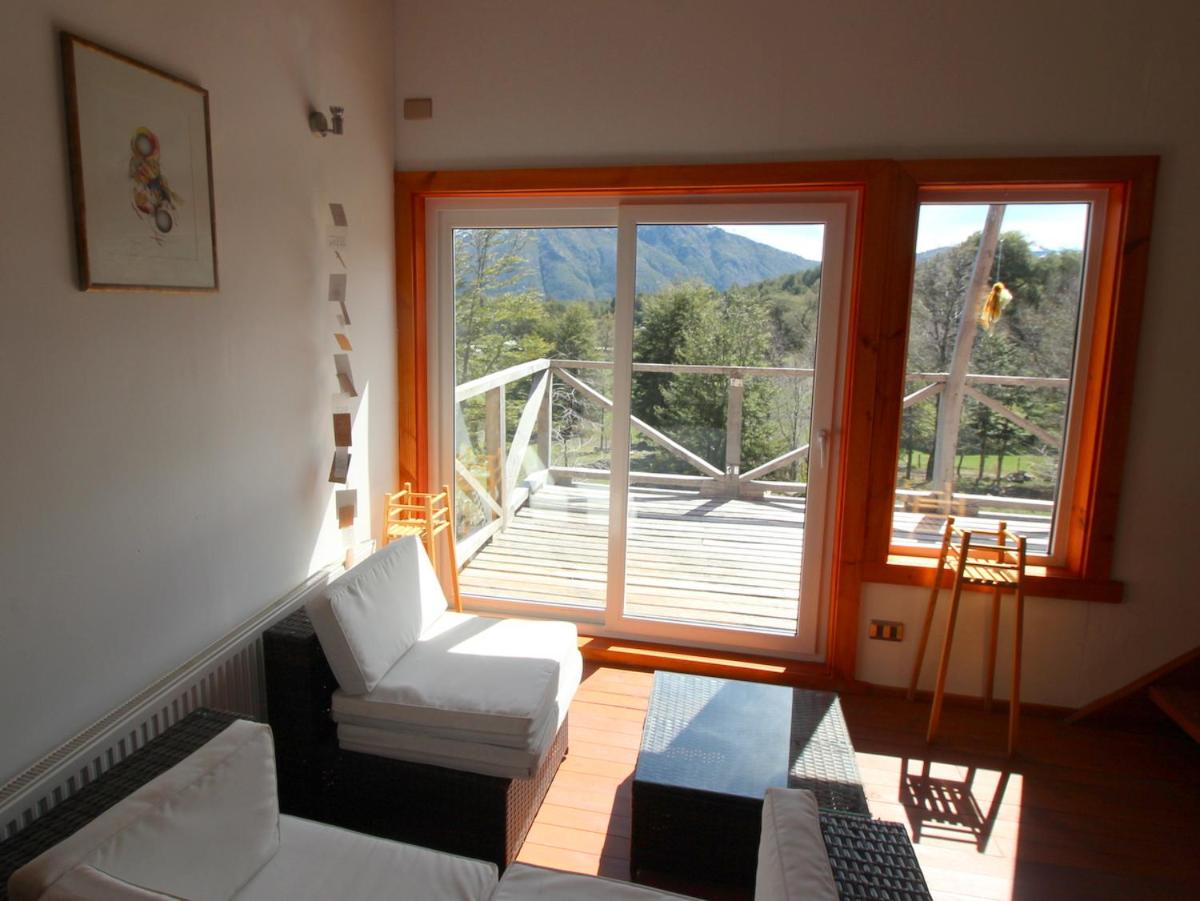 Five-Bedroom House photo 2