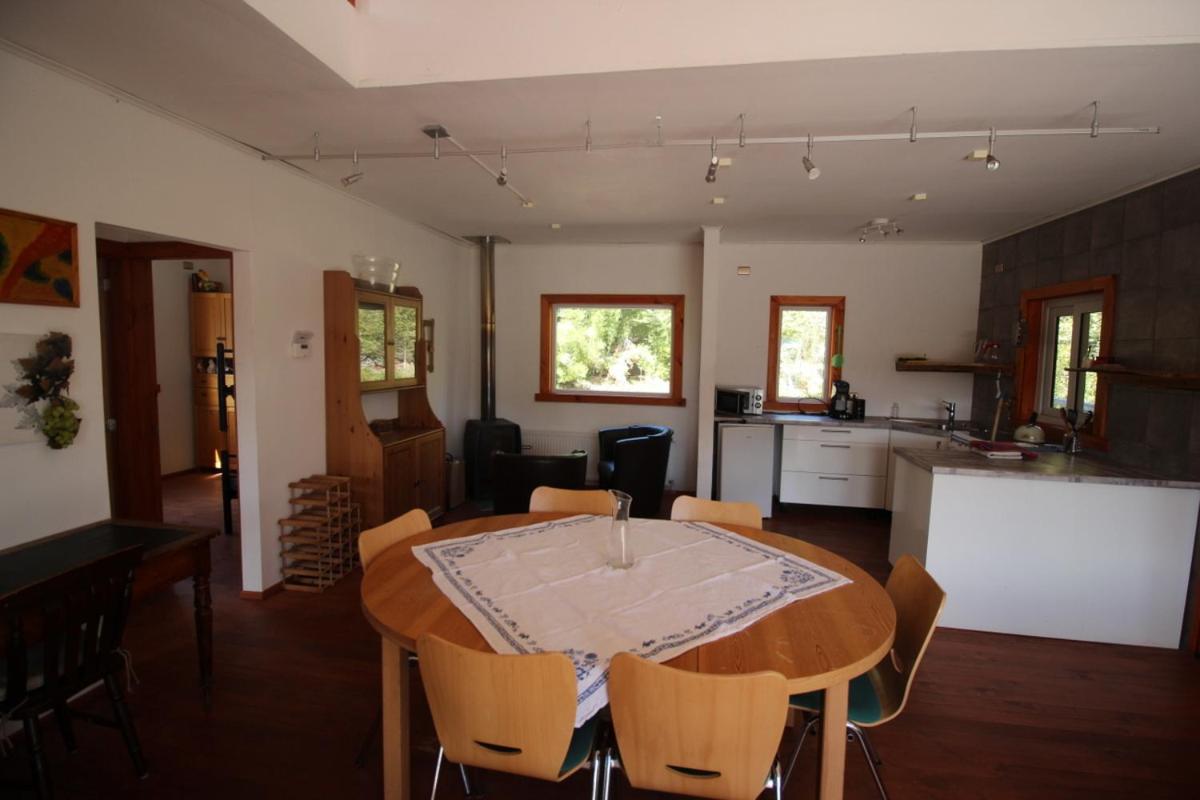 Five-Bedroom House photo 1