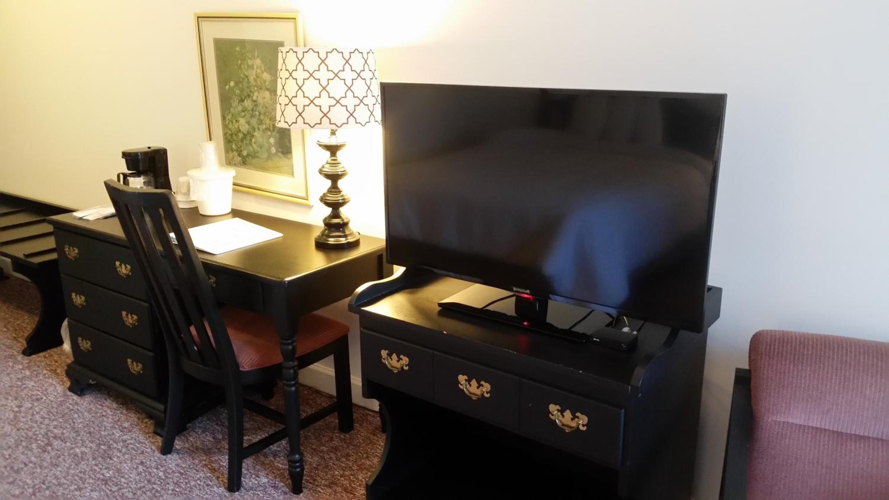 Queen Room with Two Queen Beds photo 2