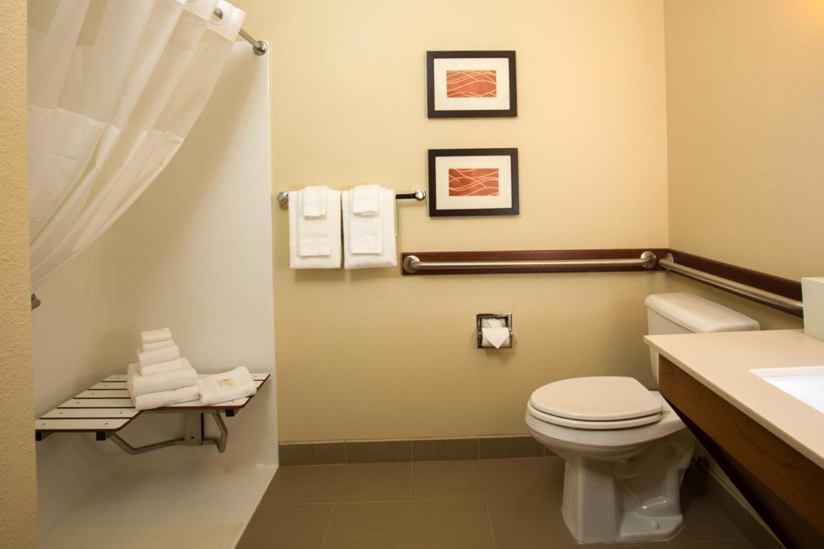 King Room - Accessible/Non-Smoking - Photo 3
