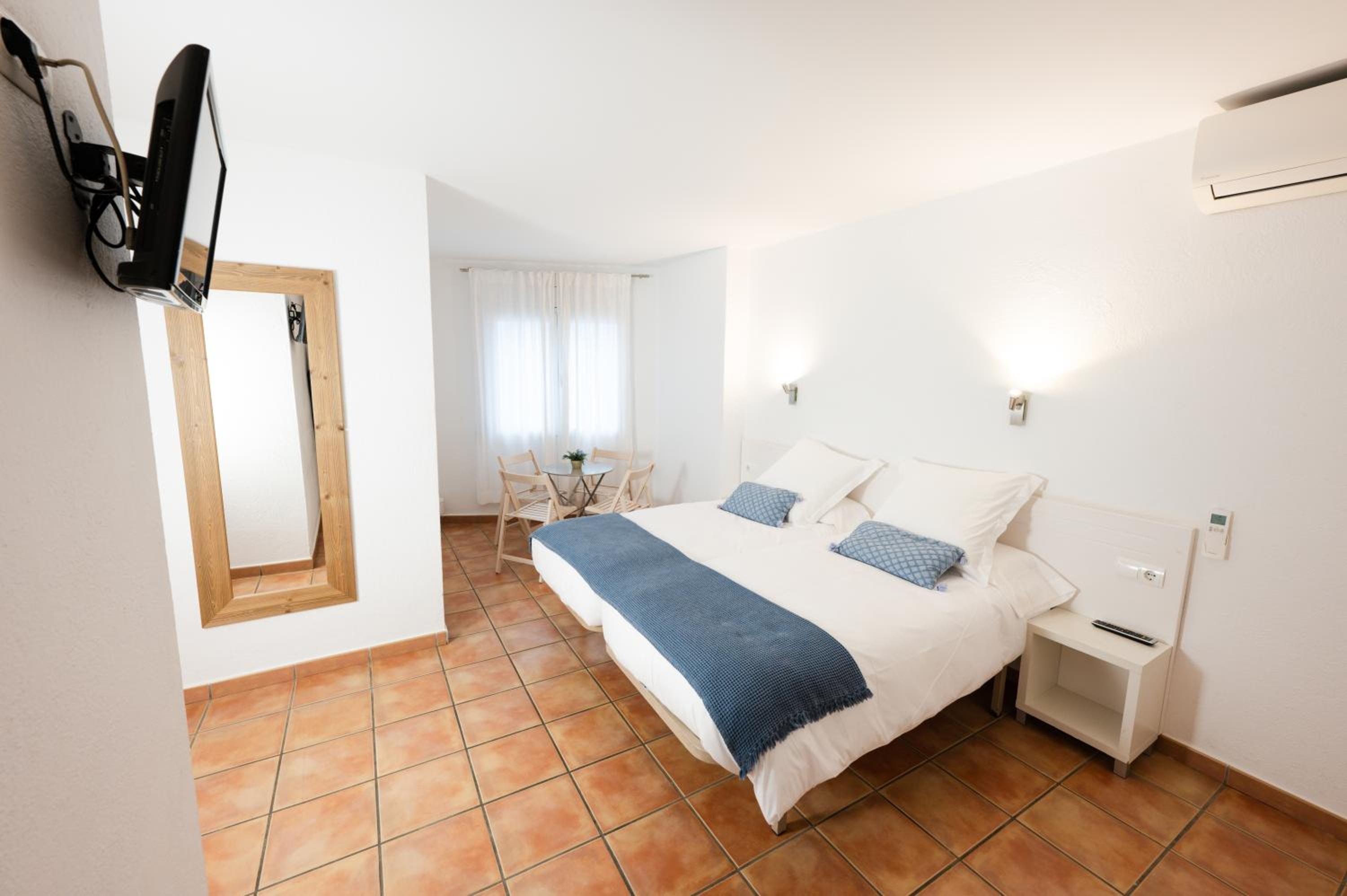 Habitación Cuádruple con Baño Privado